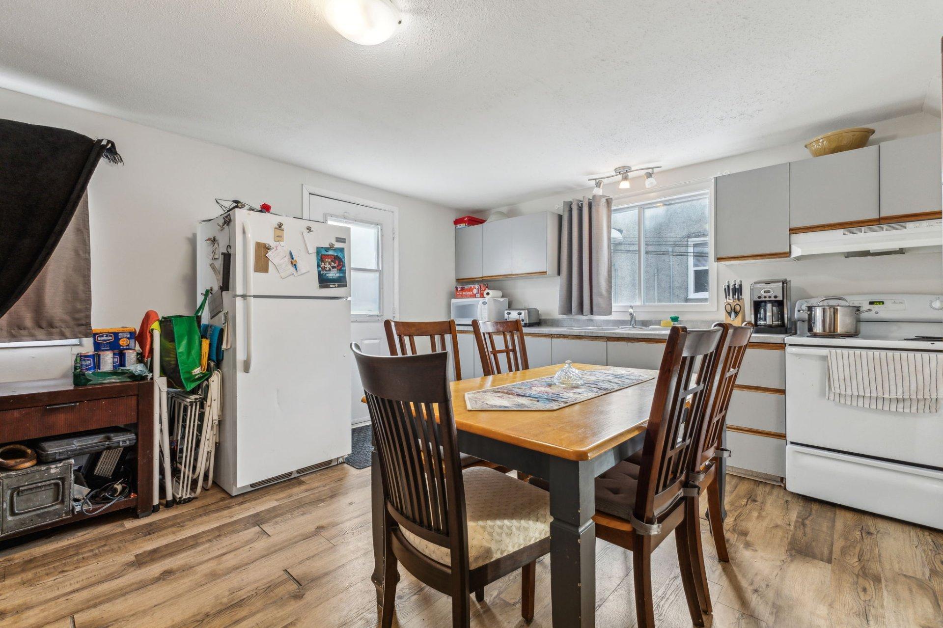 









8


Rue Frontenac

,
Gatineau (Hull),




QC
J8X1Y6

