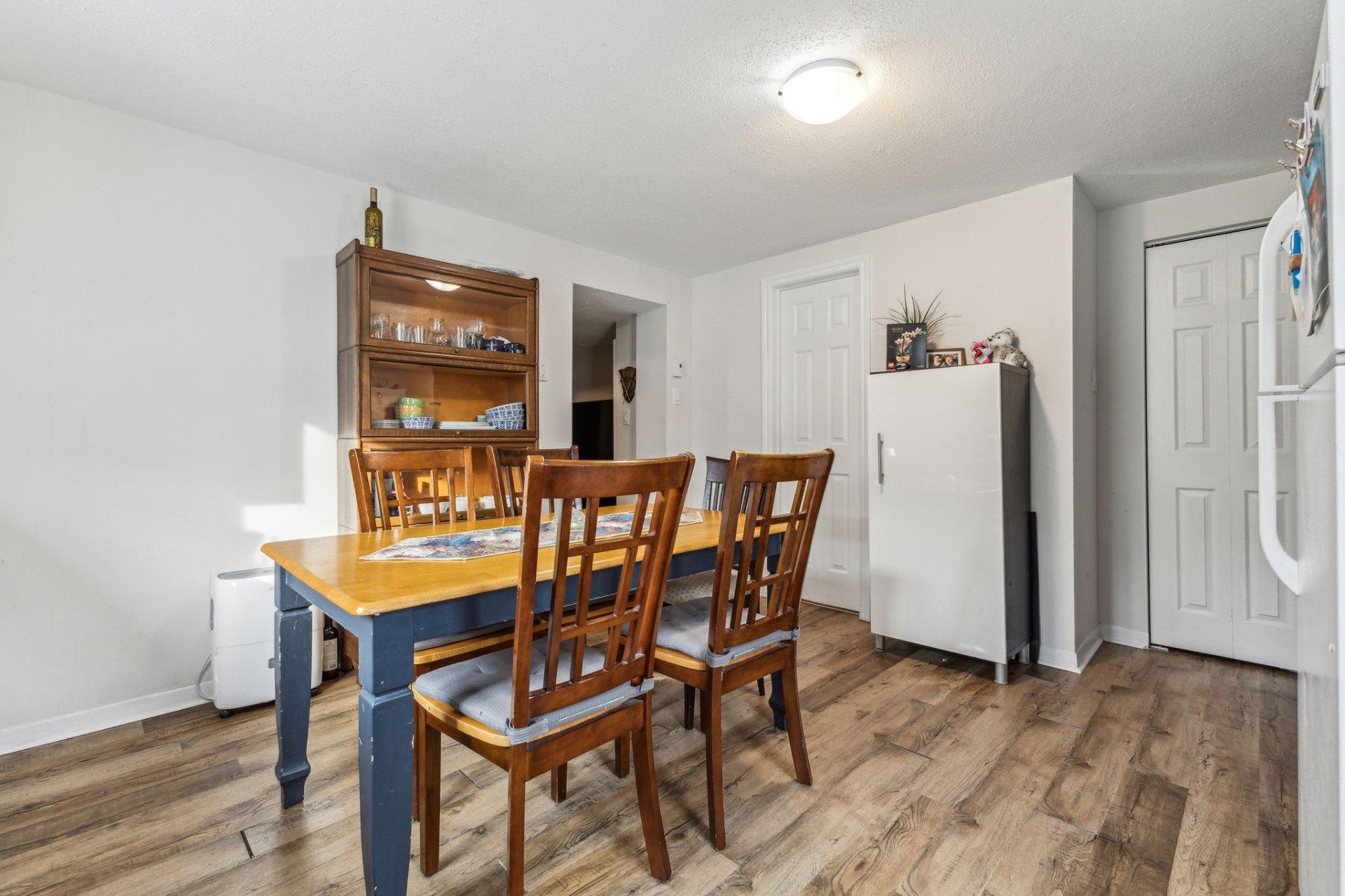 









8


Rue Frontenac

,
Gatineau (Hull),




QC
J8X1Y6

