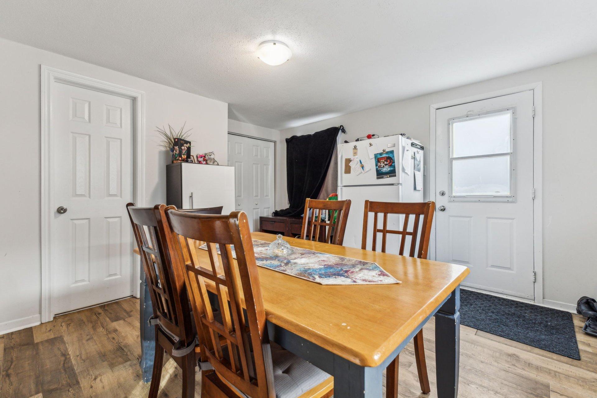 









8


Rue Frontenac

,
Gatineau (Hull),




QC
J8X1Y6

