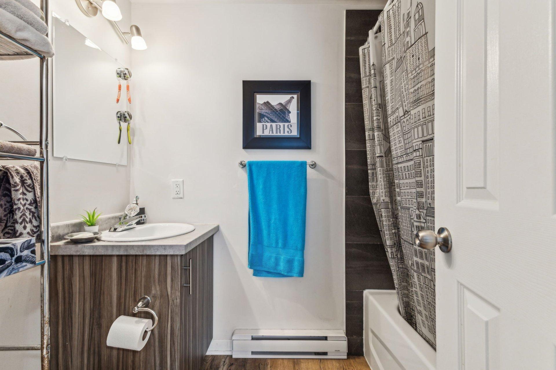









8


Rue Frontenac

,
Gatineau (Hull),




QC
J8X1Y6

