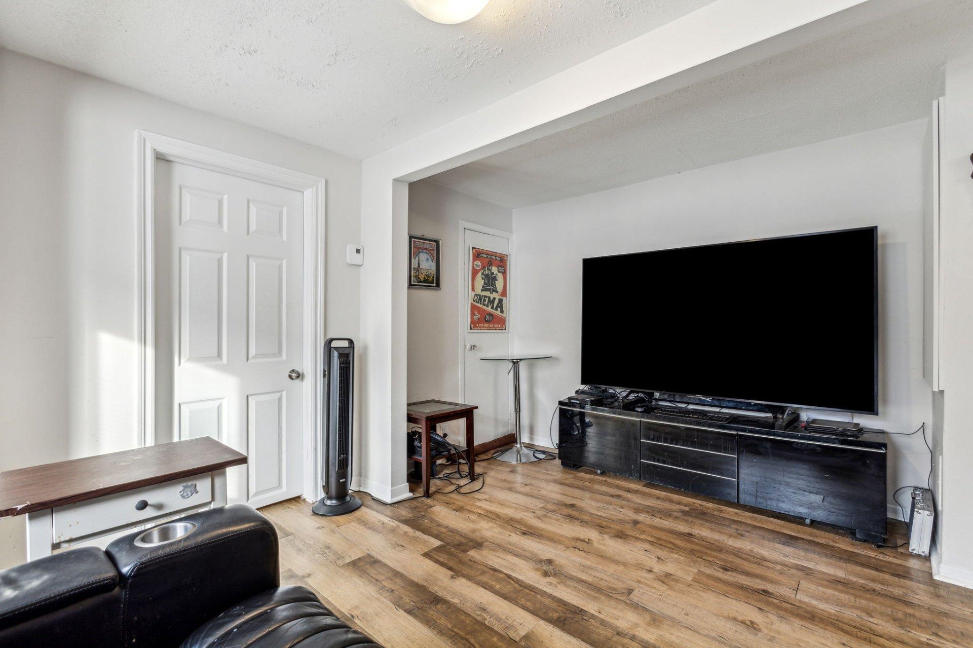 









8


Rue Frontenac

,
Gatineau (Hull),




QC
J8X1Y6

