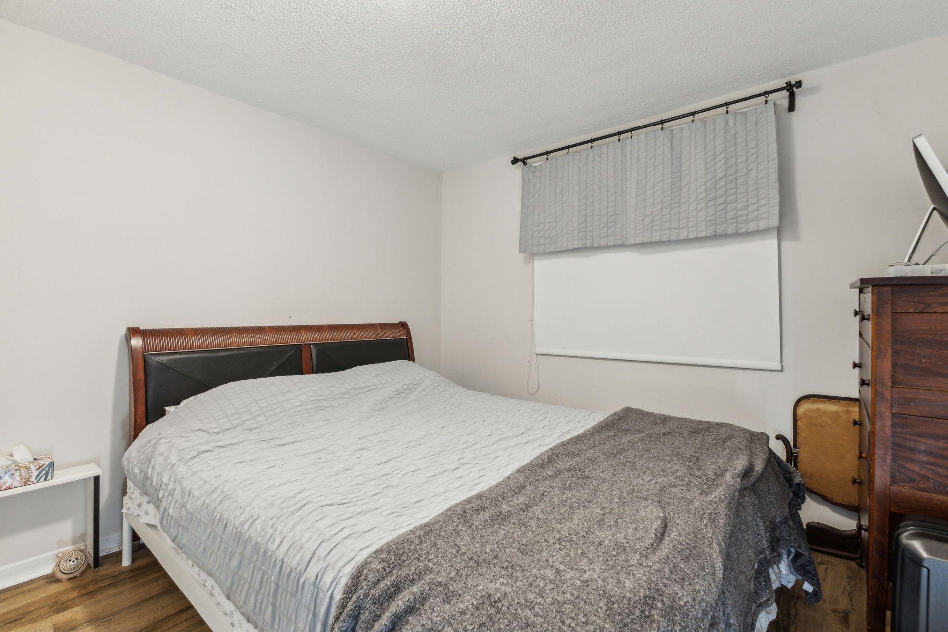 









8


Rue Frontenac

,
Gatineau (Hull),




QC
J8X1Y6

