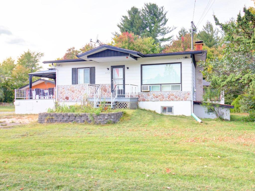









3240


Rue Godard

,
Sainte-Sophie,




QC
J5J2T5


