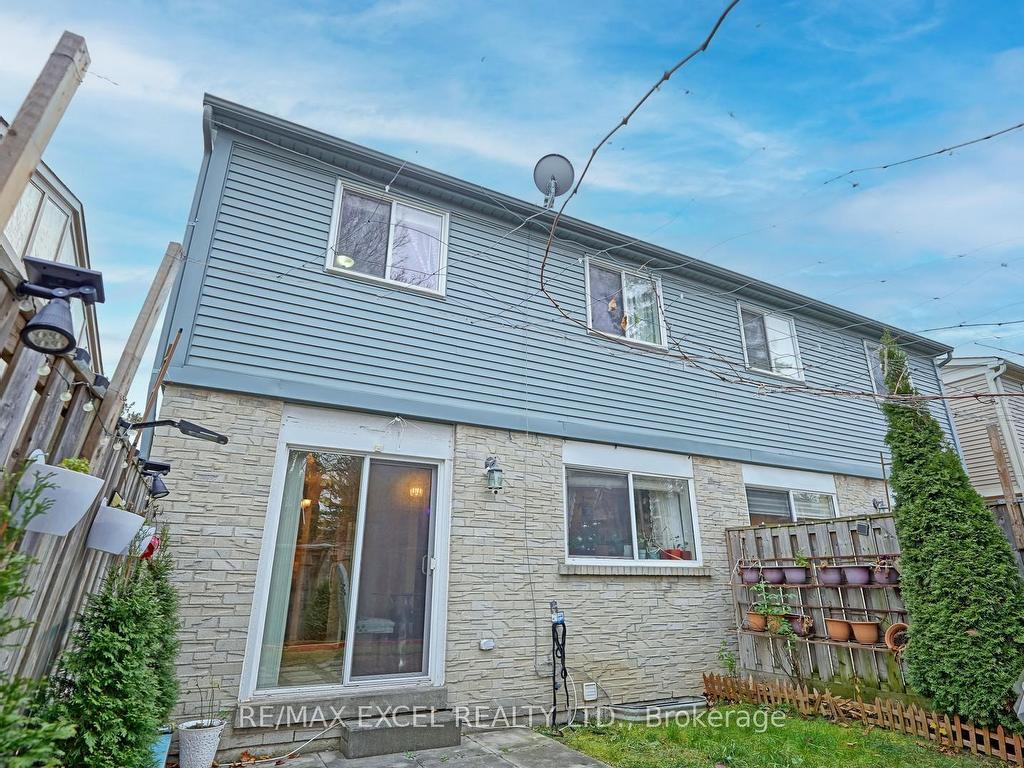 












40 New Port Way

,
Markham,




ON
L3T 5G4


