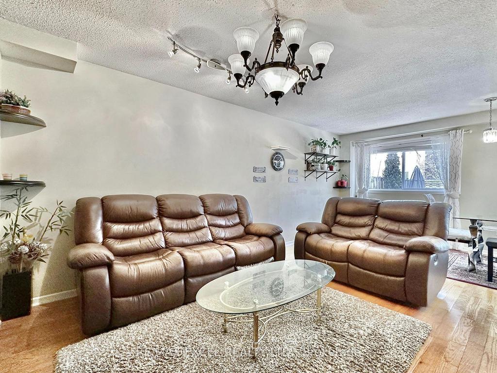 












40 New Port Way

,
Markham,




ON
L3T 5G4

