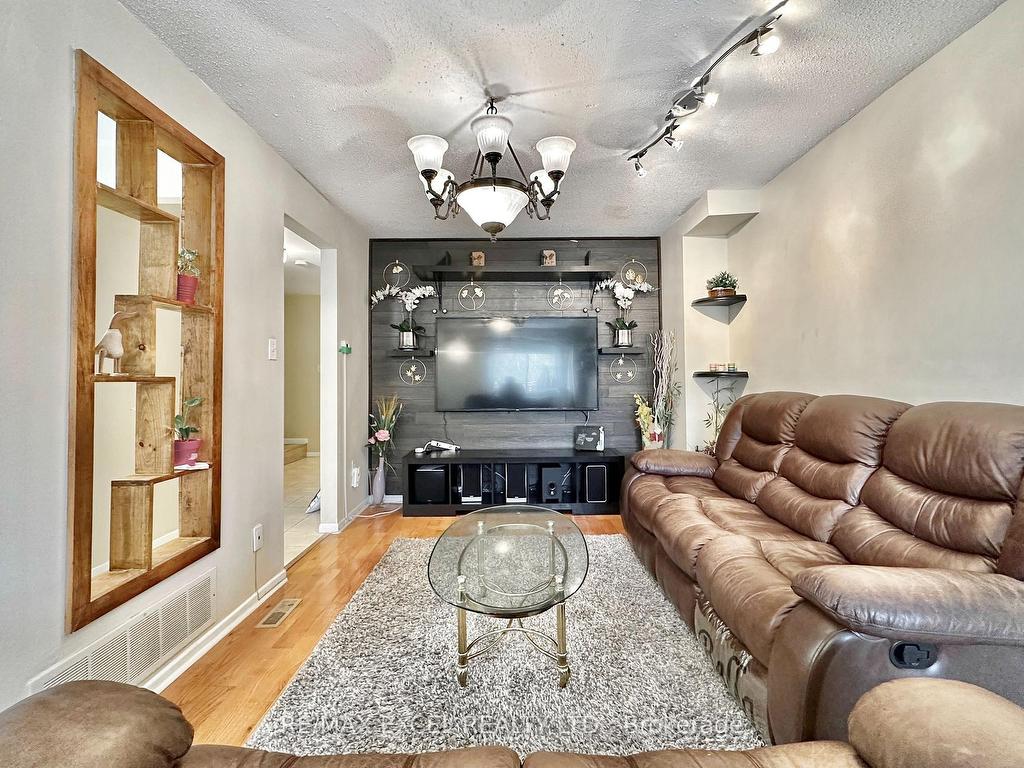 












40 New Port Way

,
Markham,




ON
L3T 5G4

