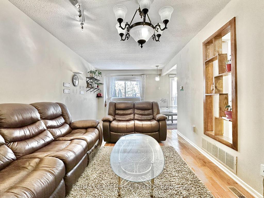 












40 New Port Way

,
Markham,




ON
L3T 5G4

