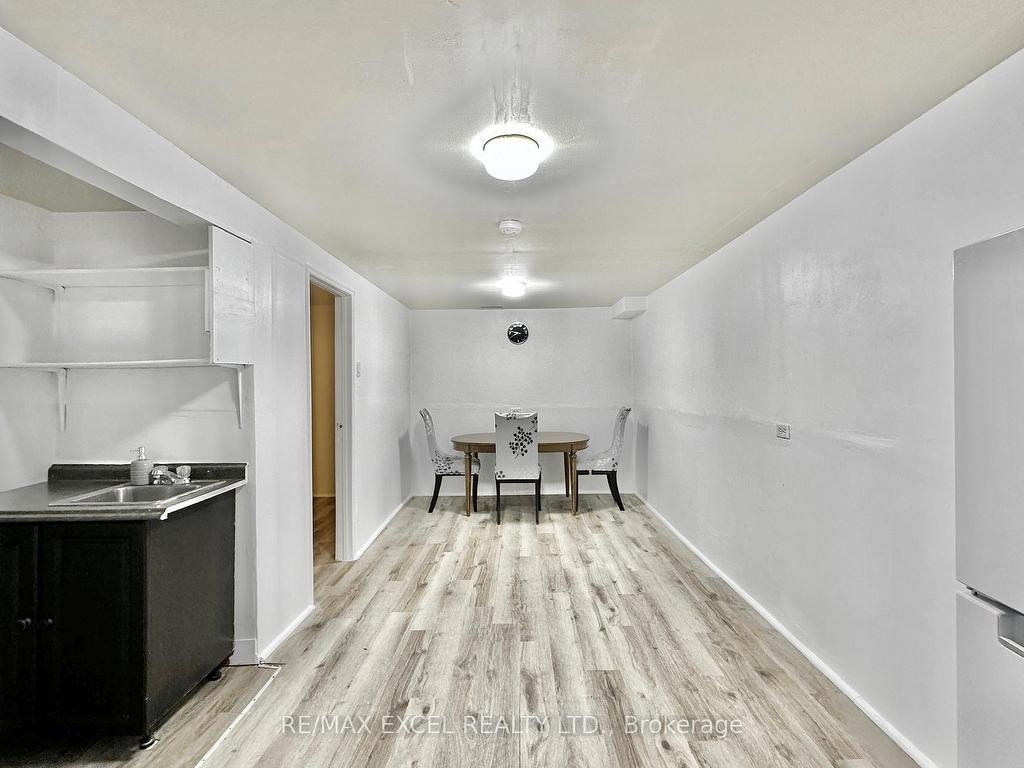 












40 New Port Way

,
Markham,




ON
L3T 5G4

