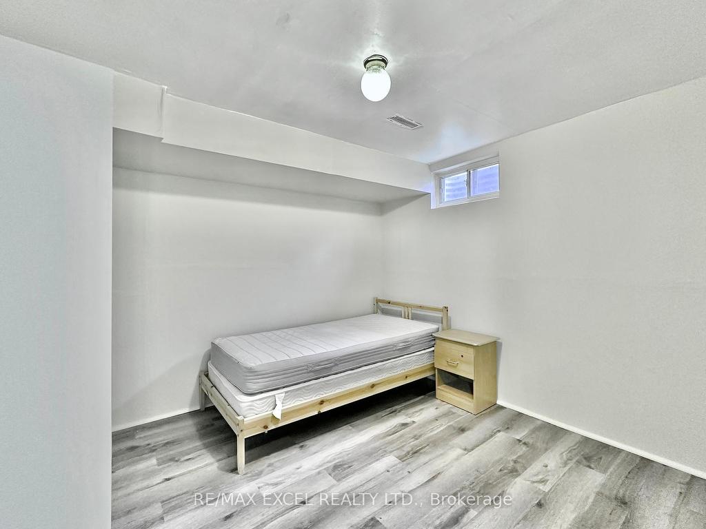 












40 New Port Way

,
Markham,




ON
L3T 5G4

