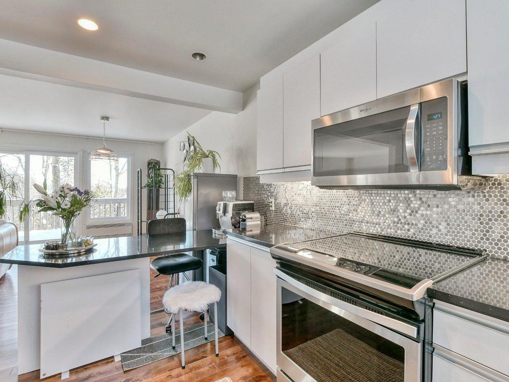 









903


Rue du Rocher-Boisé

,
Sainte-Adèle,




QC
J8B3L4

