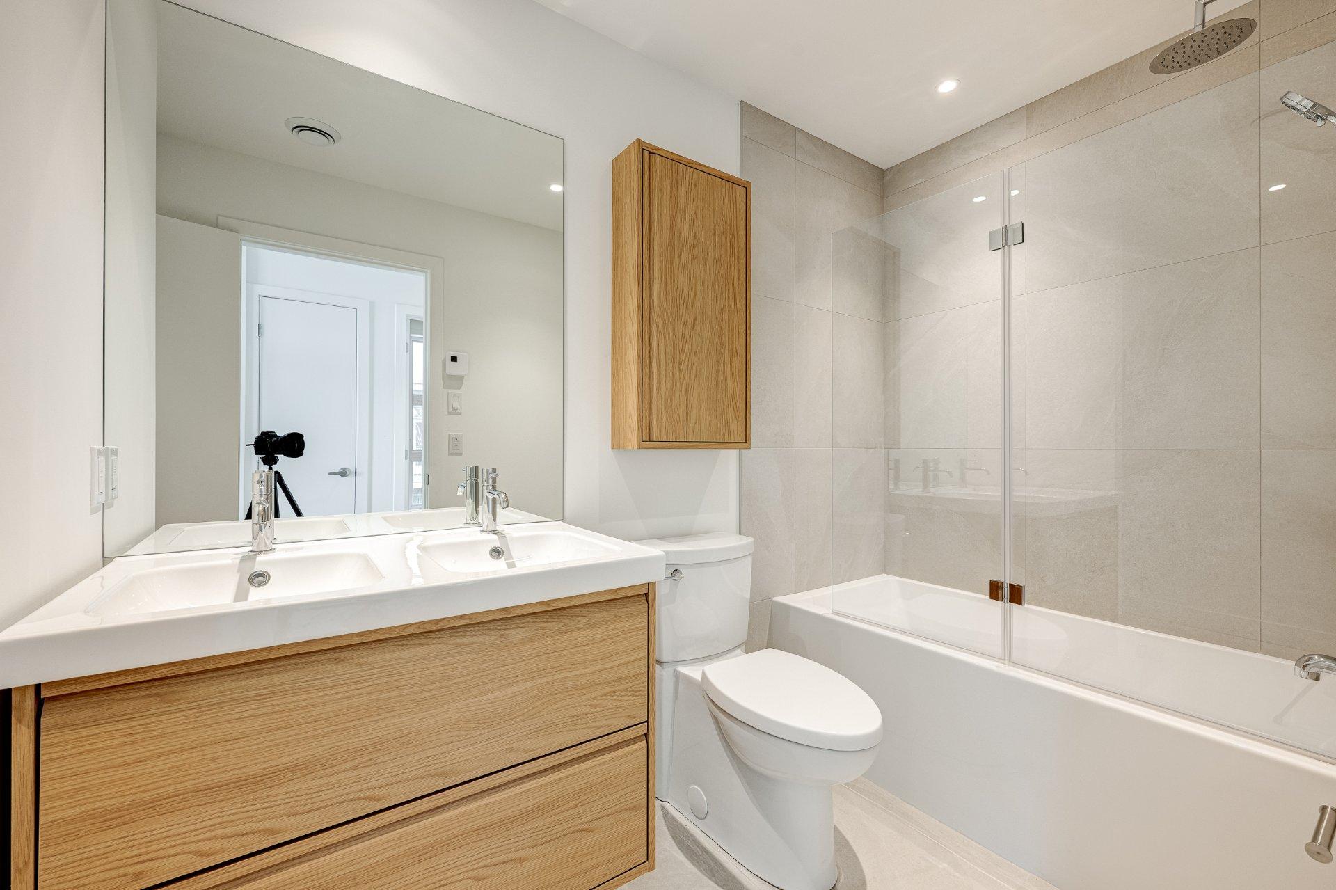 









1112


Rue de Bellechasse

,
Montréal (Rosemont/La Petite-Patrie),




QC
H2S1Y6

