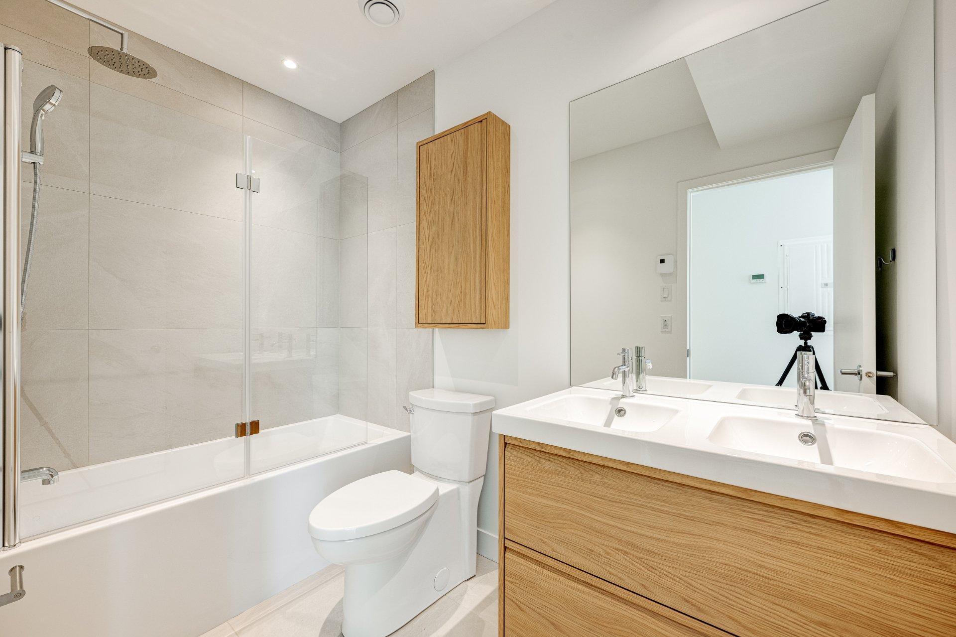 









1112


Rue de Bellechasse

,
Montréal (Rosemont/La Petite-Patrie),




QC
H2S1Y6

