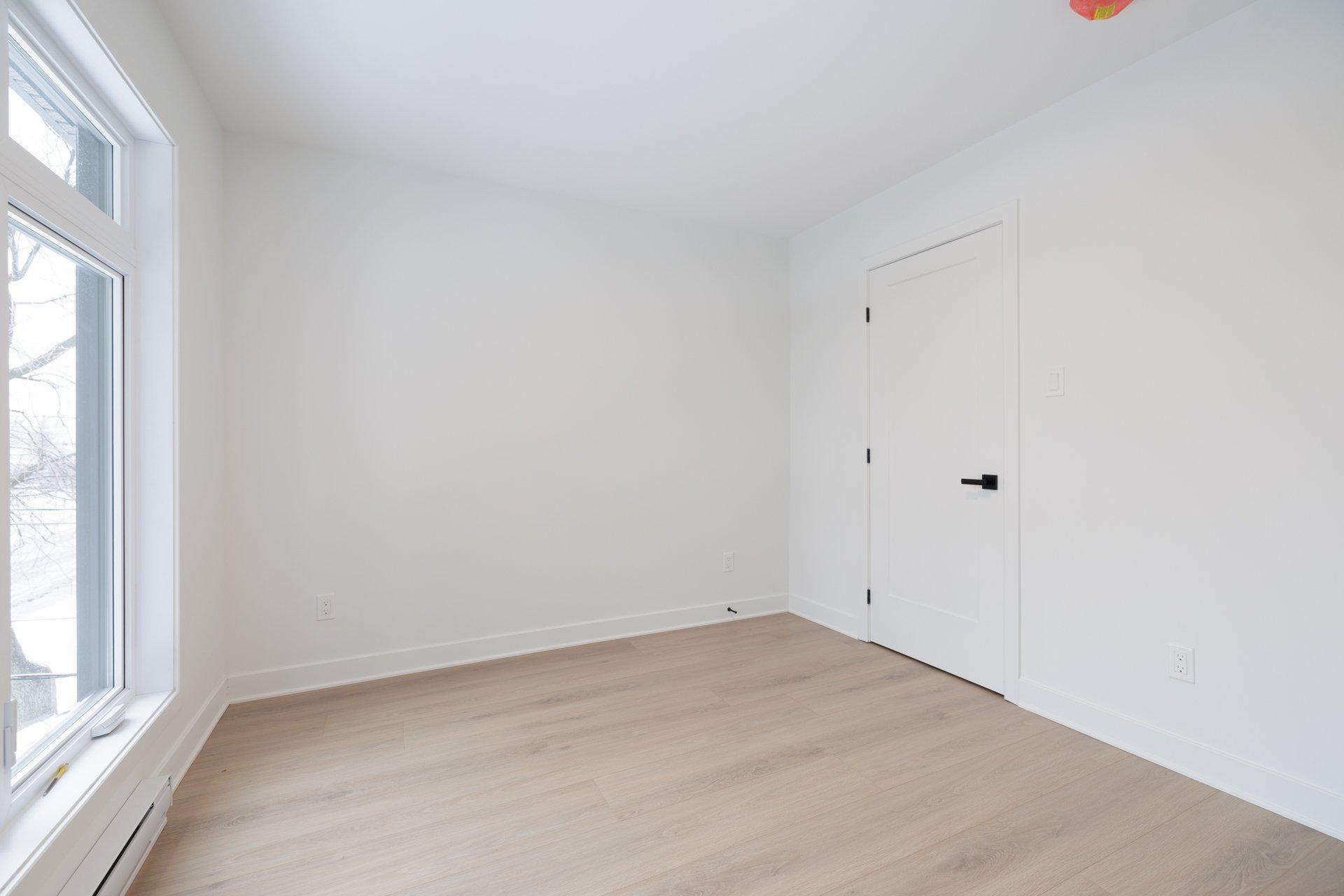









727


Boul. Pine Beach

,
Dorval,




QC
H9P2L6

