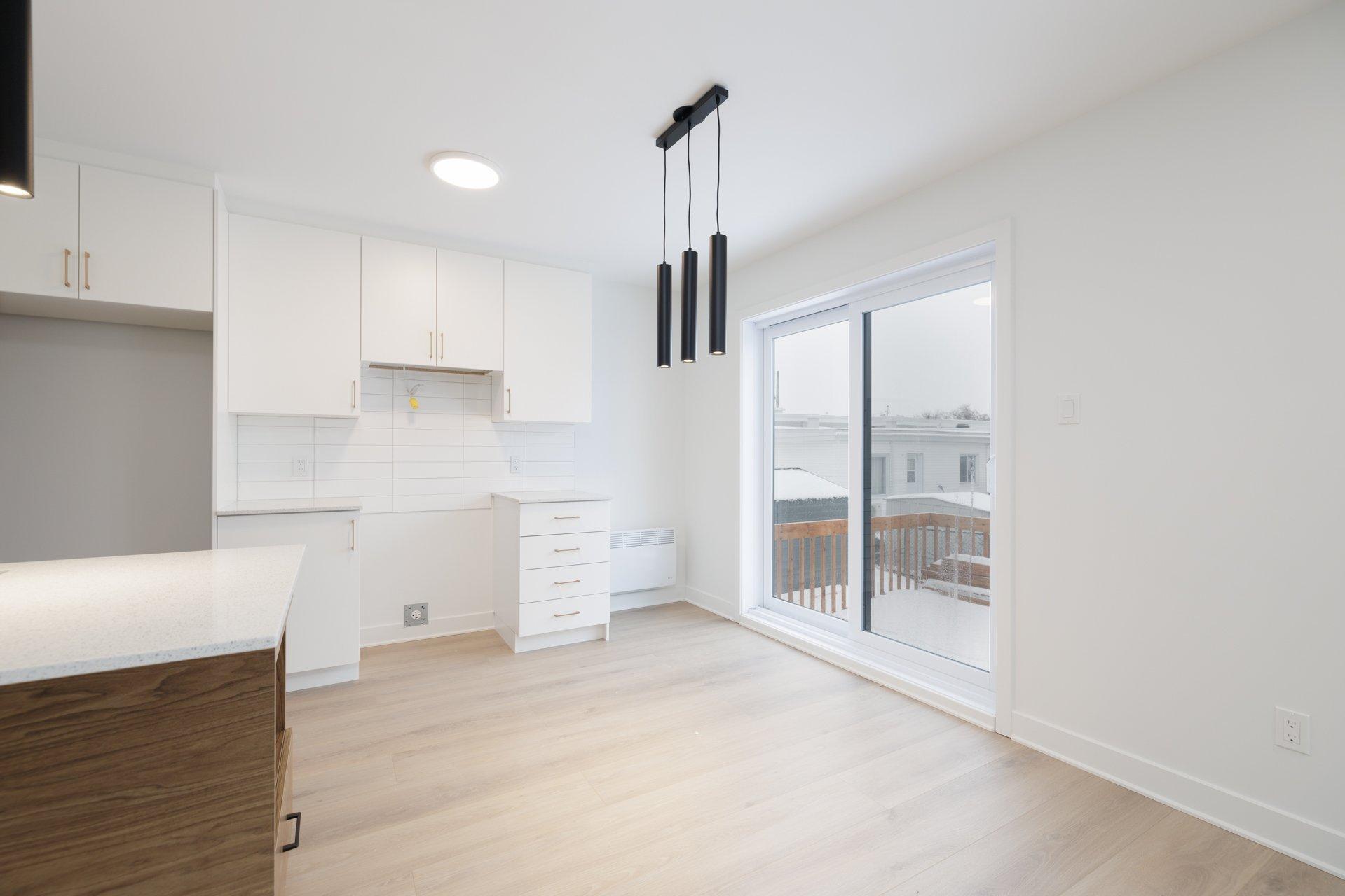 









727


Boul. Pine Beach

,
Dorval,




QC
H9P2L6

