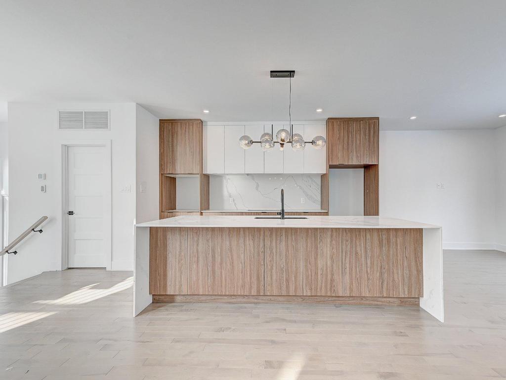 









4660Z


Rue de Châteauneuf

,
Brossard,




QC
J4Z0S9

