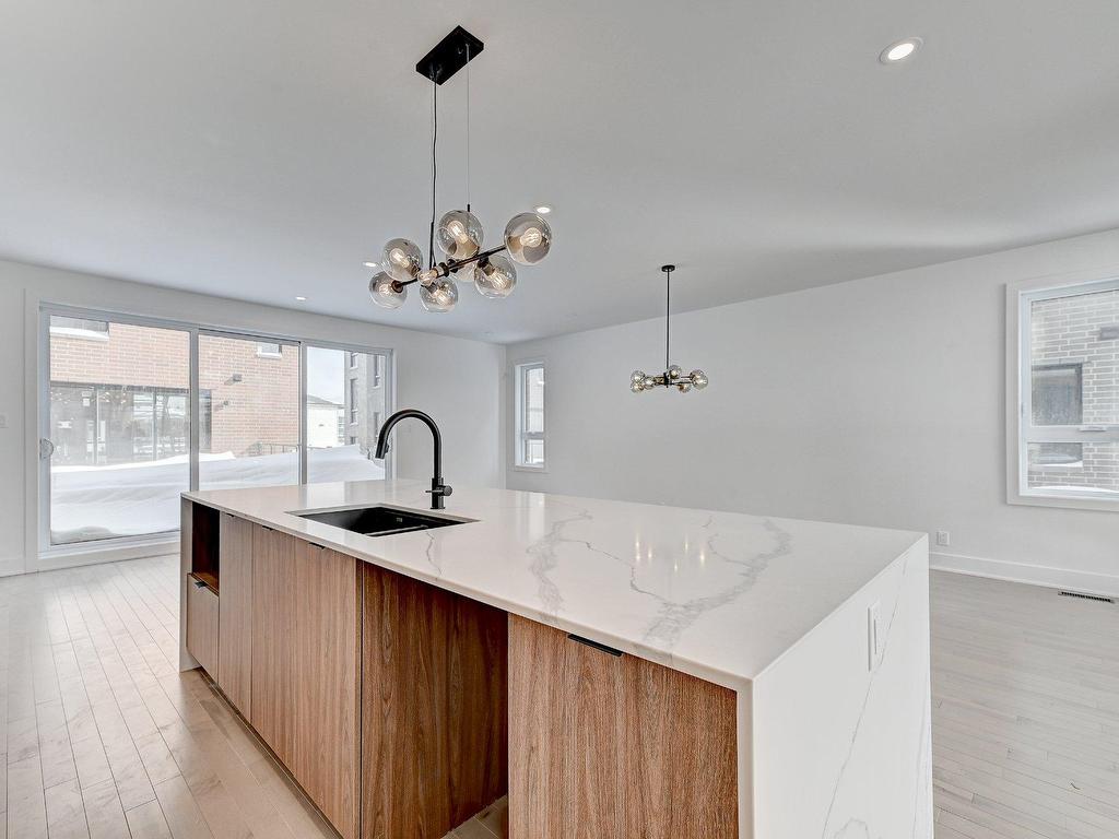 









4660Z


Rue de Châteauneuf

,
Brossard,




QC
J4Z0S9

