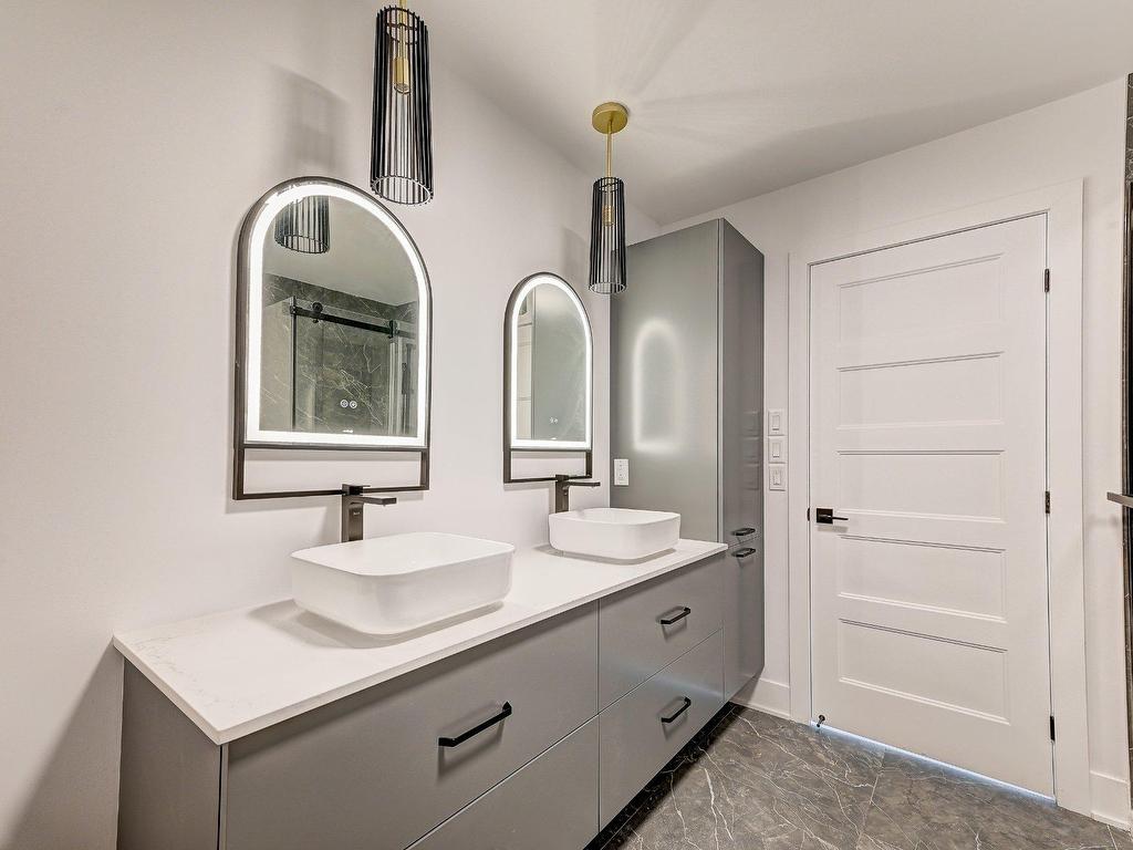 









4660


Rue de Châteauneuf

,
Brossard,




QC
J4Z0S9

