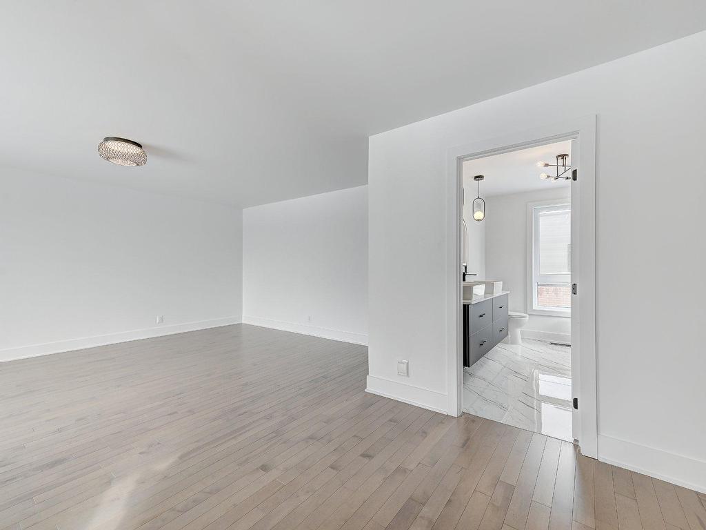 









4660


Rue de Châteauneuf

,
Brossard,




QC
J4Z0S9

