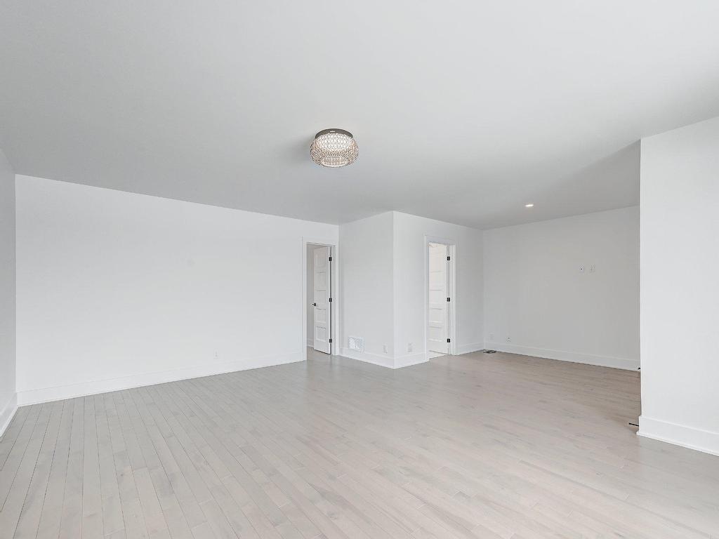 









4660


Rue de Châteauneuf

,
Brossard,




QC
J4Z0S9

