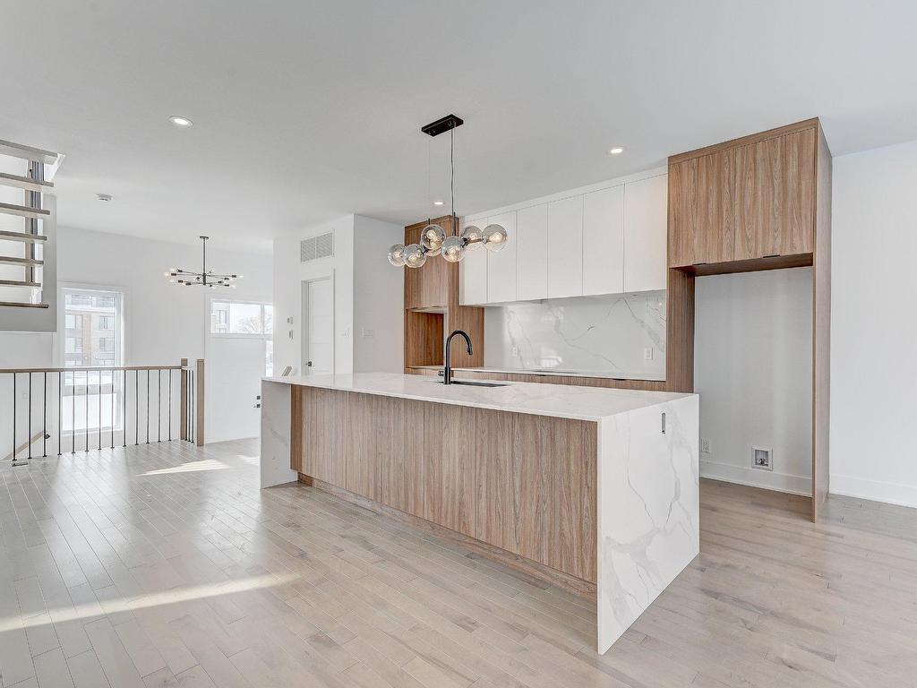 









4660


Rue de Châteauneuf

,
Brossard,




QC
J4Z0S9

