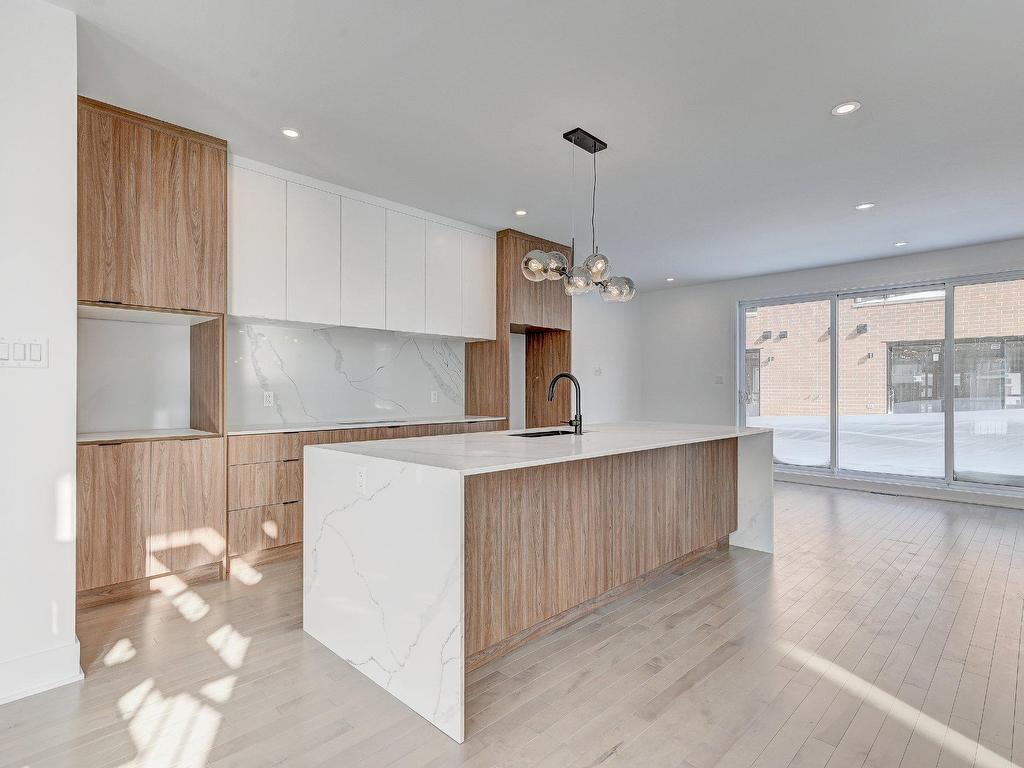 









4660


Rue de Châteauneuf

,
Brossard,




QC
J4Z0S9

