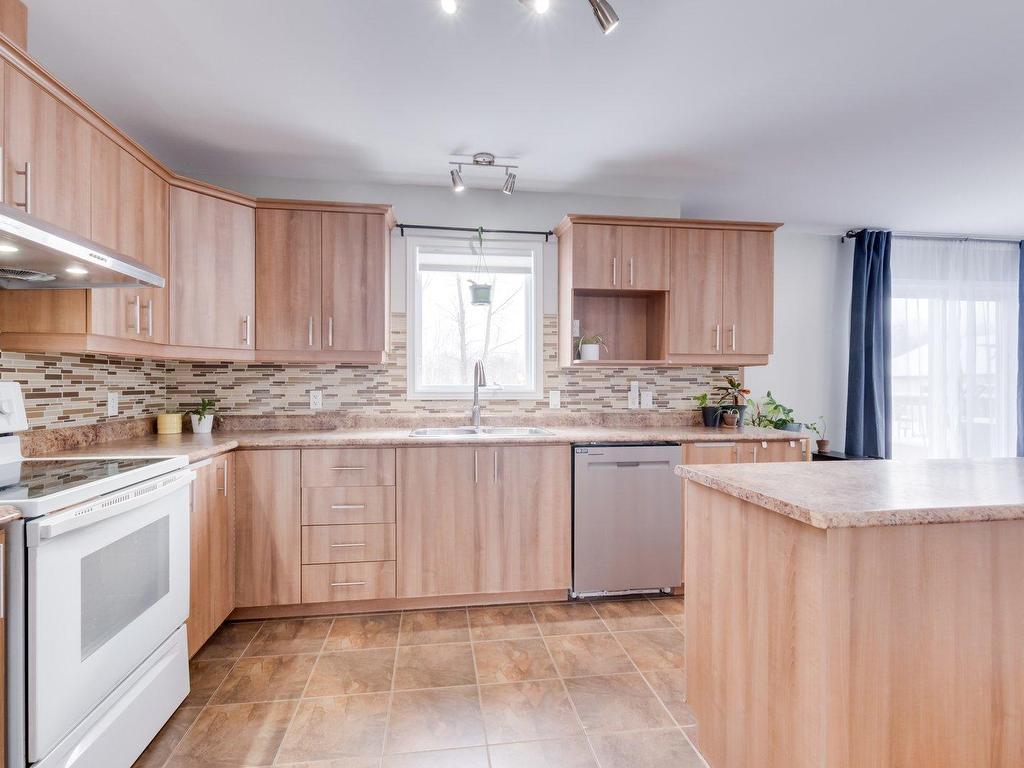 









156


Ch. de Chambord

,
Gatineau (Gatineau),




QC
J8R3H2

