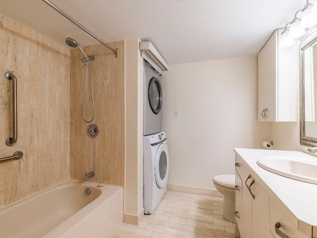 









3455


Rue Drummond

, 501,
Montréal (Ville-Marie),




QC
H3G2R6

