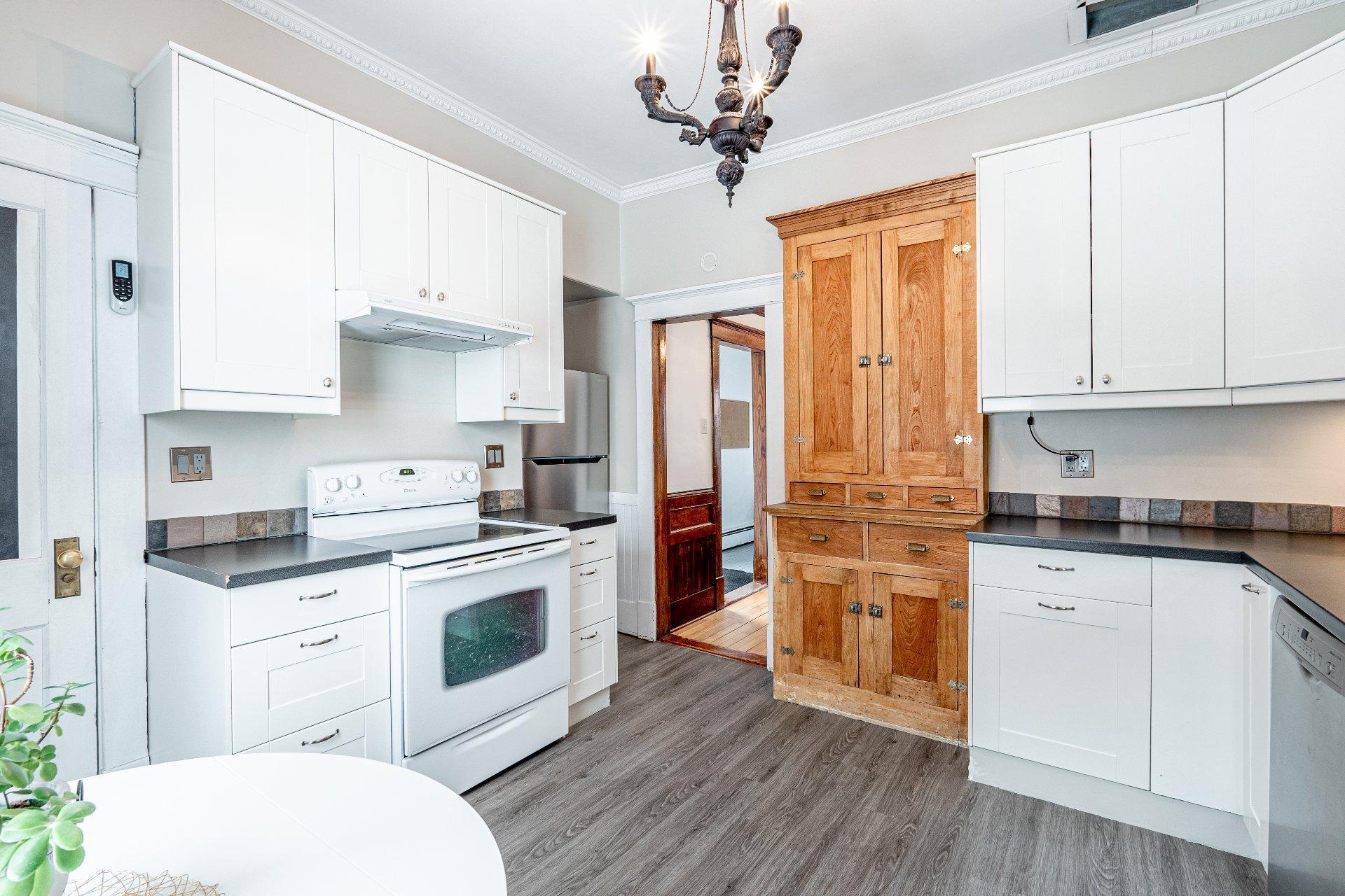 









1553


Rue Principale

,
Lawrenceville,




QC
J0E1W0

