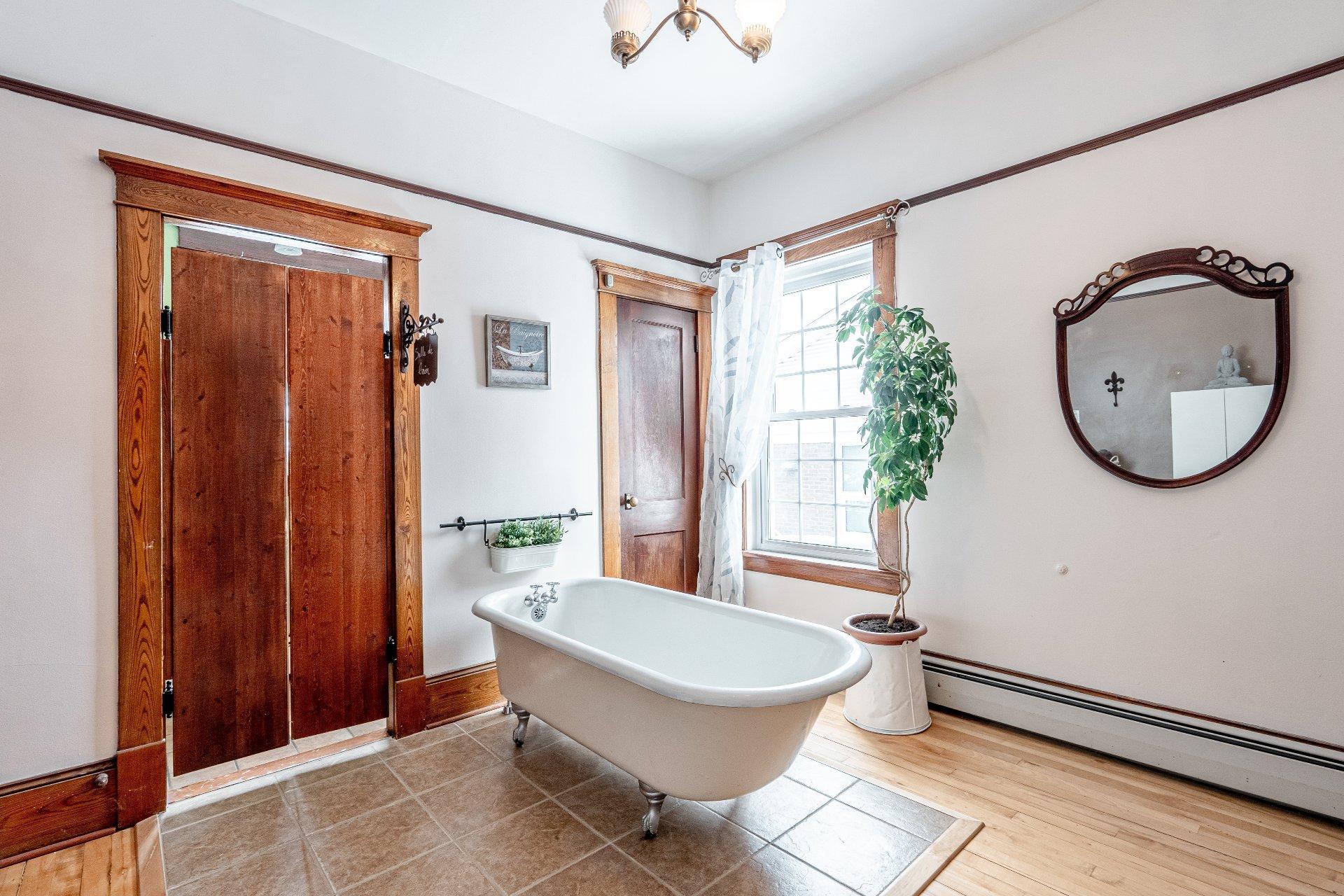 









1553


Rue Principale

,
Lawrenceville,




QC
J0E1W0

