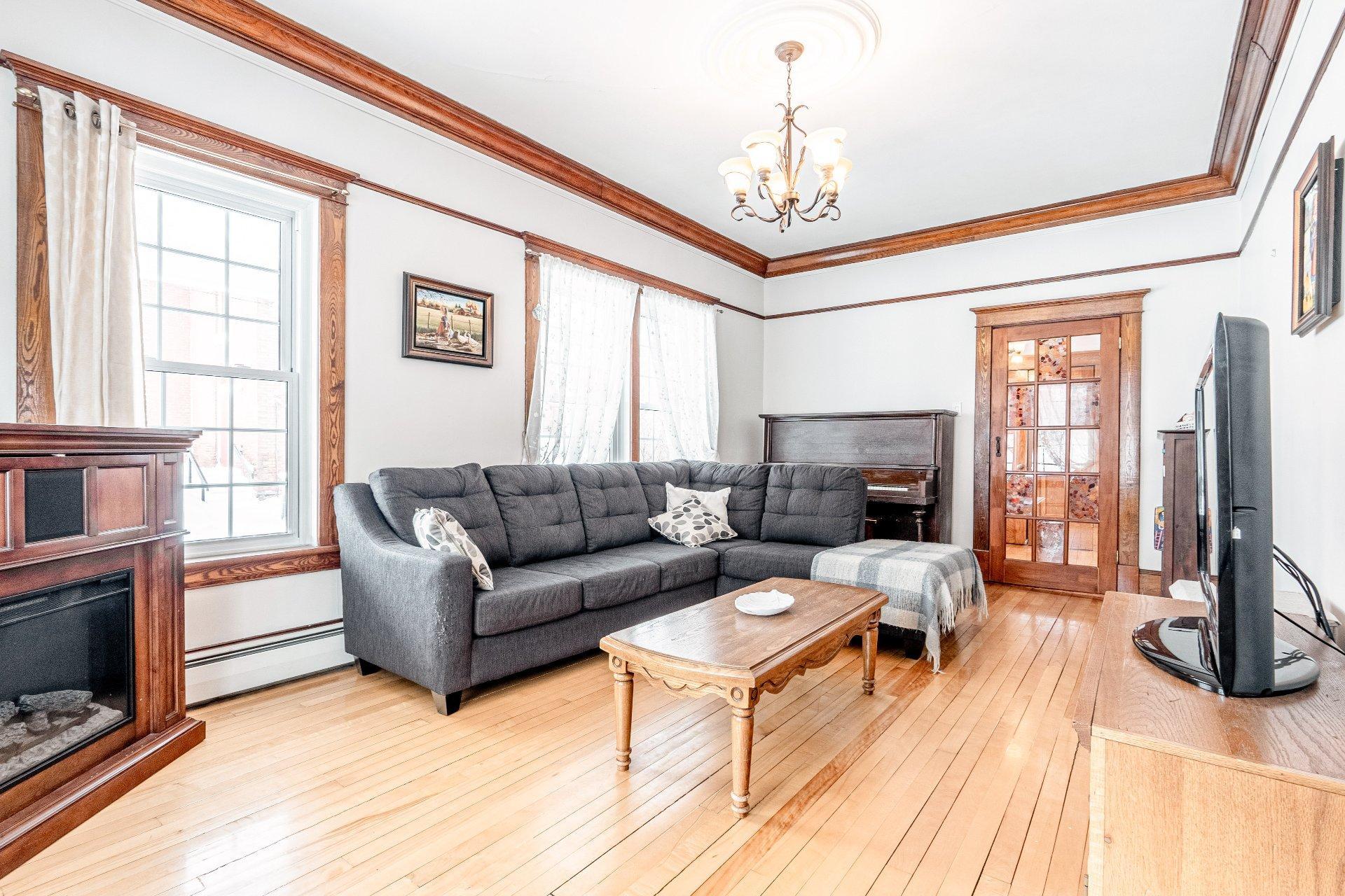 









1553


Rue Principale

,
Lawrenceville,




QC
J0E1W0

