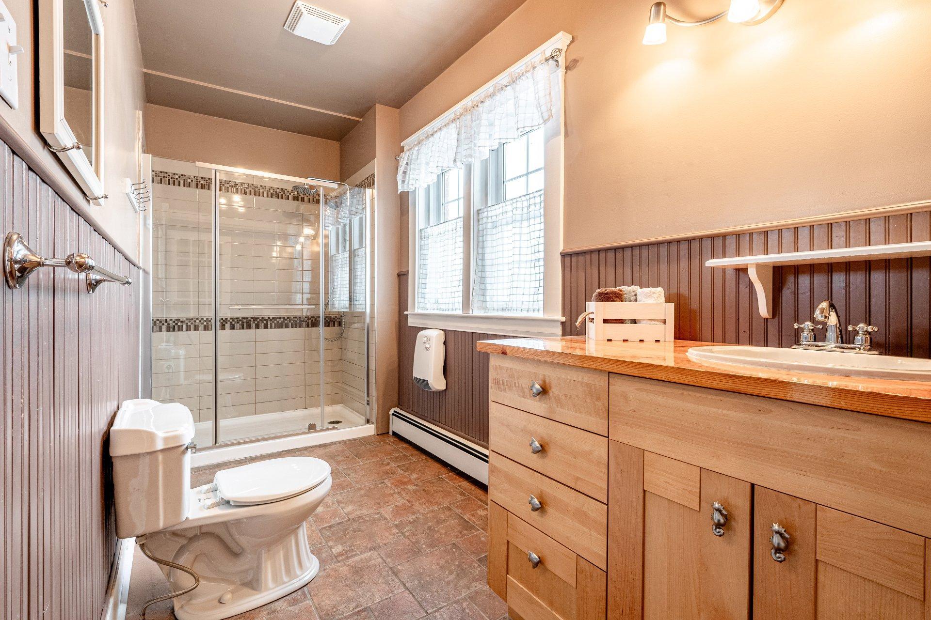 









1553


Rue Principale

,
Lawrenceville,




QC
J0E1W0

