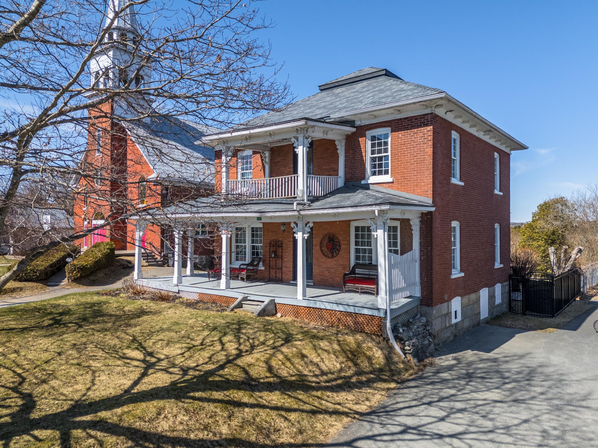 









1553


Rue Principale

,
Lawrenceville,




QC
J0E1W0


