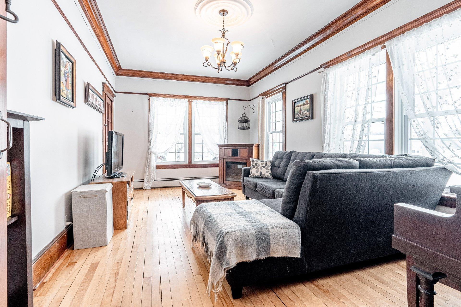 









1553


Rue Principale

,
Lawrenceville,




QC
J0E1W0


