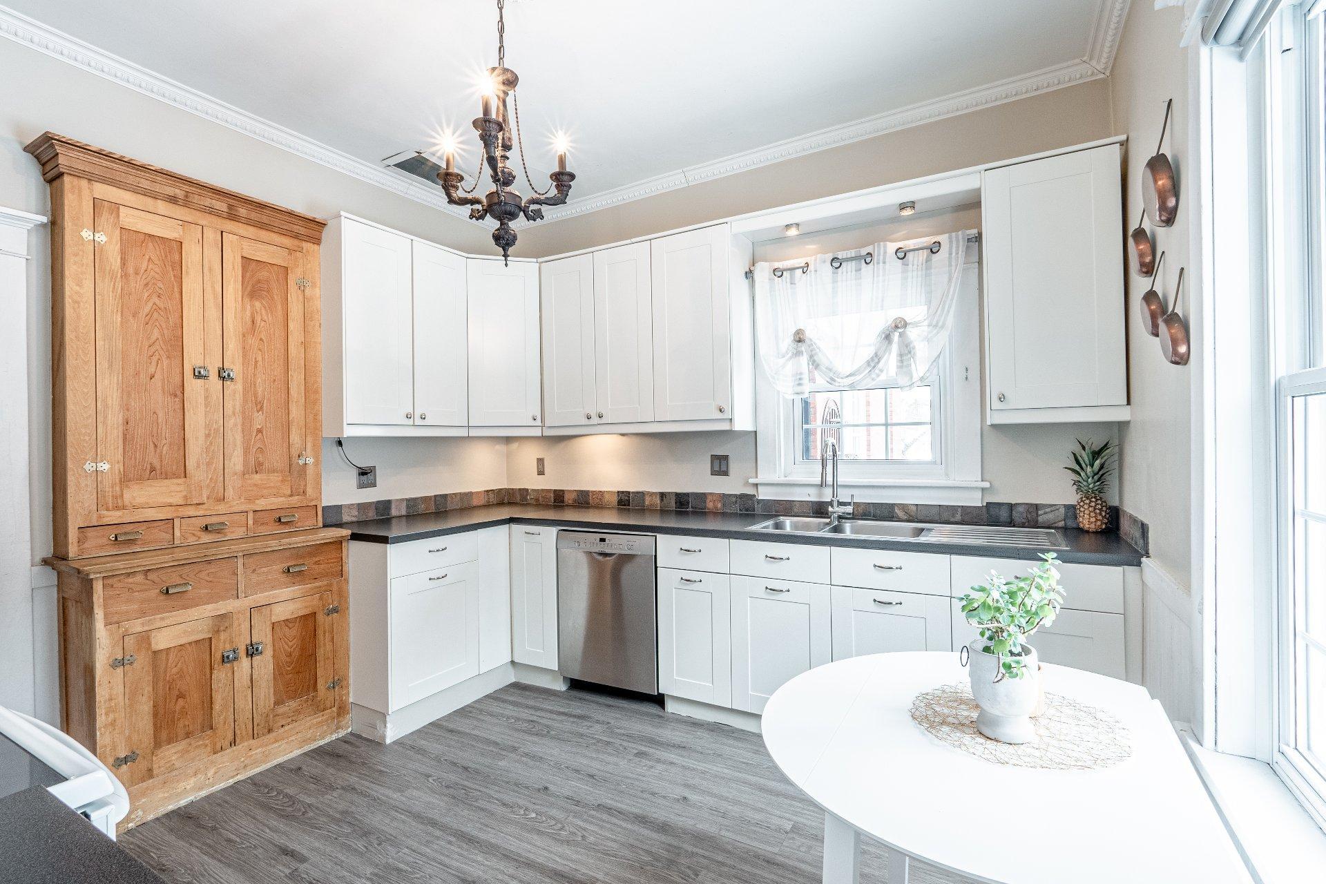 









1553


Rue Principale

,
Lawrenceville,




QC
J0E1W0

