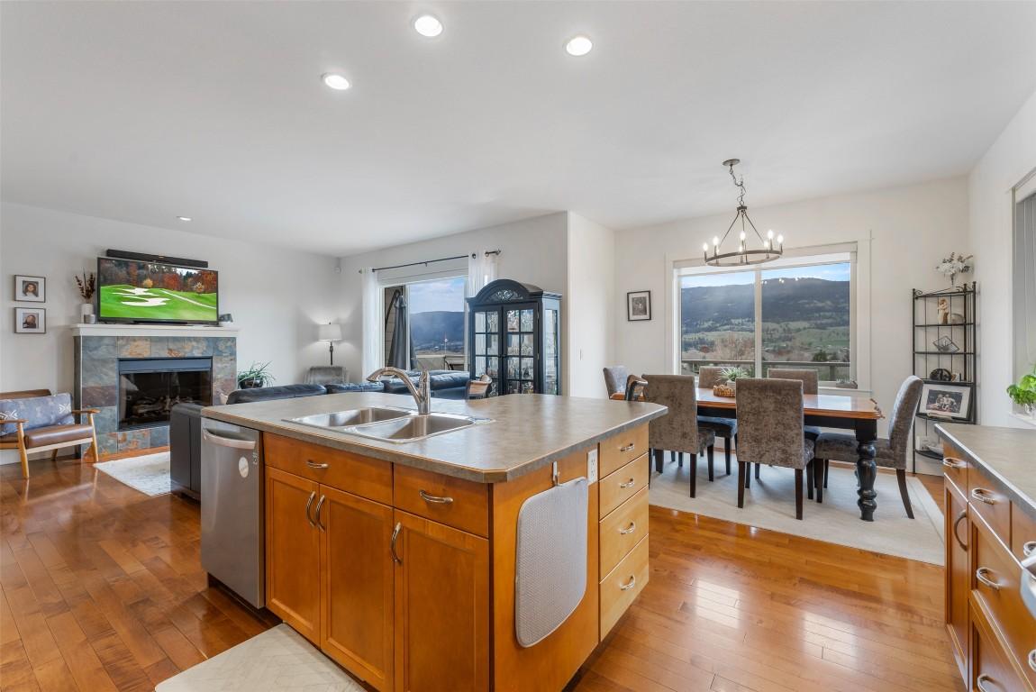









13044


Lake Hill

Drive,
Lake Country,




BC
V4V 2P1

