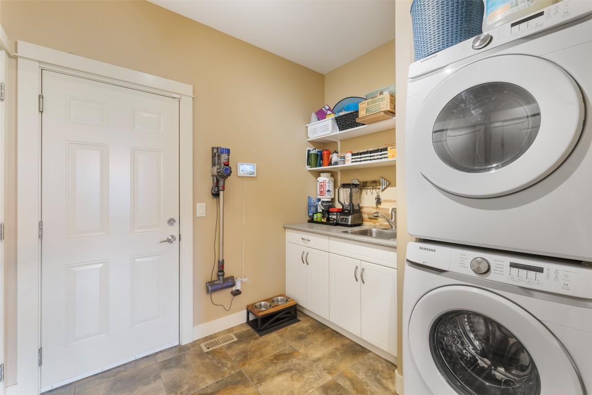 









13044


Lake Hill

Drive,
Lake Country,




BC
V4V 2P1

