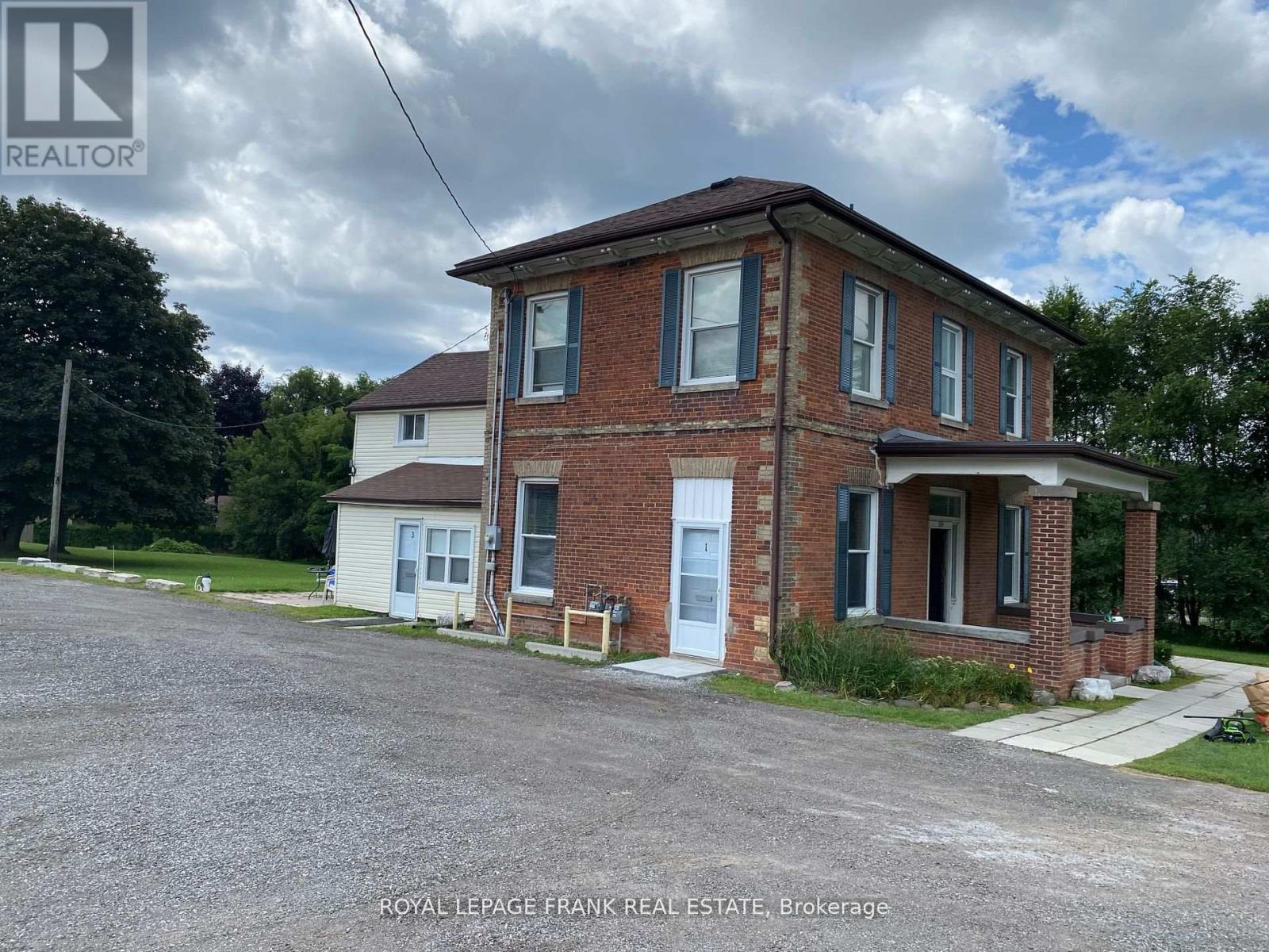 












2 - 859 DUNDAS STREET W

,
Whitby (Lynde Creek),




Ontario
L1N2N6

