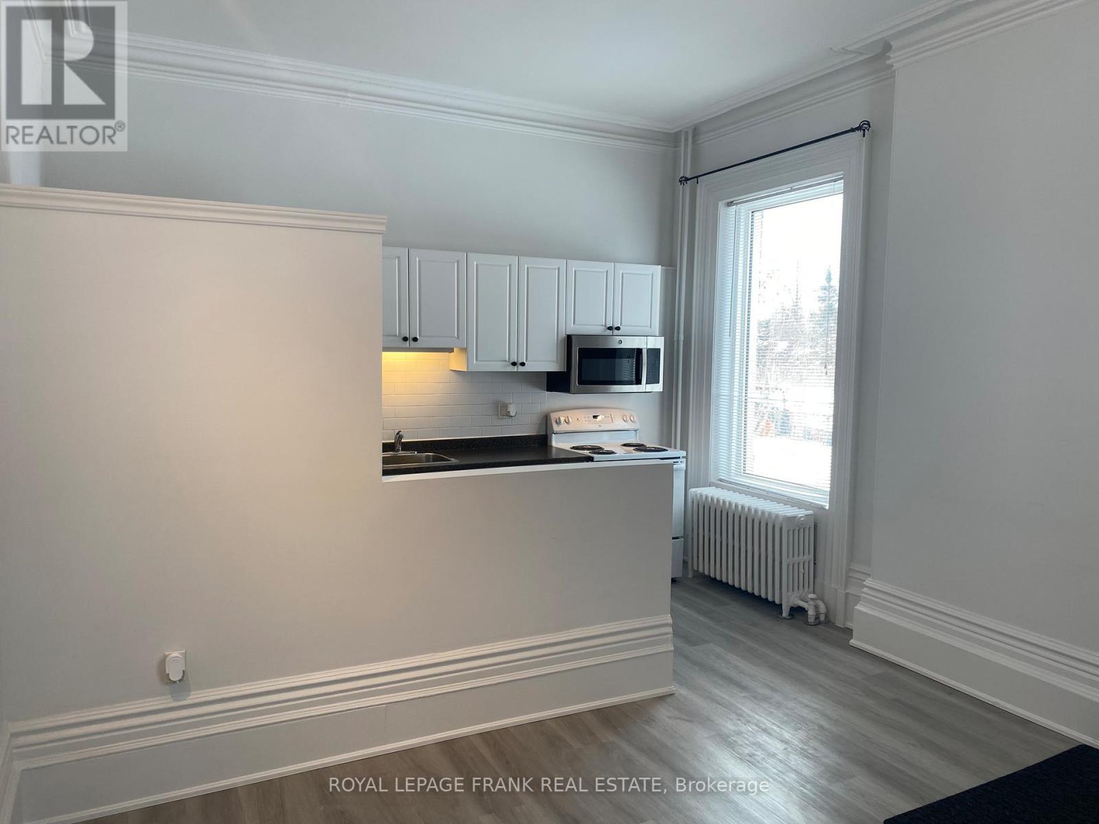 












2 - 859 DUNDAS STREET W

,
Whitby (Lynde Creek),




Ontario
L1N2N6


