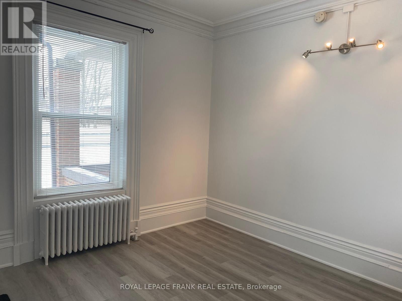 












2 - 859 DUNDAS STREET W

,
Whitby (Lynde Creek),




Ontario
L1N2N6

