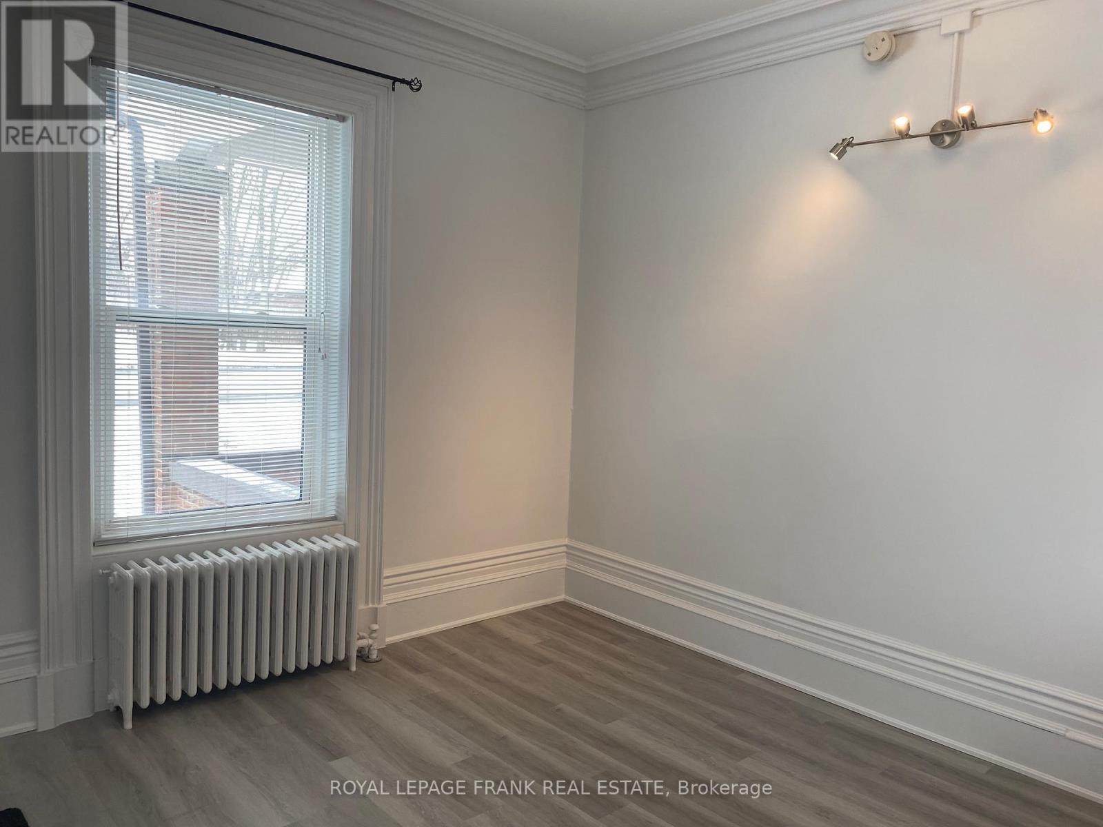 












2 - 859 DUNDAS STREET W

,
Whitby (Lynde Creek),




Ontario
L1N2N6

