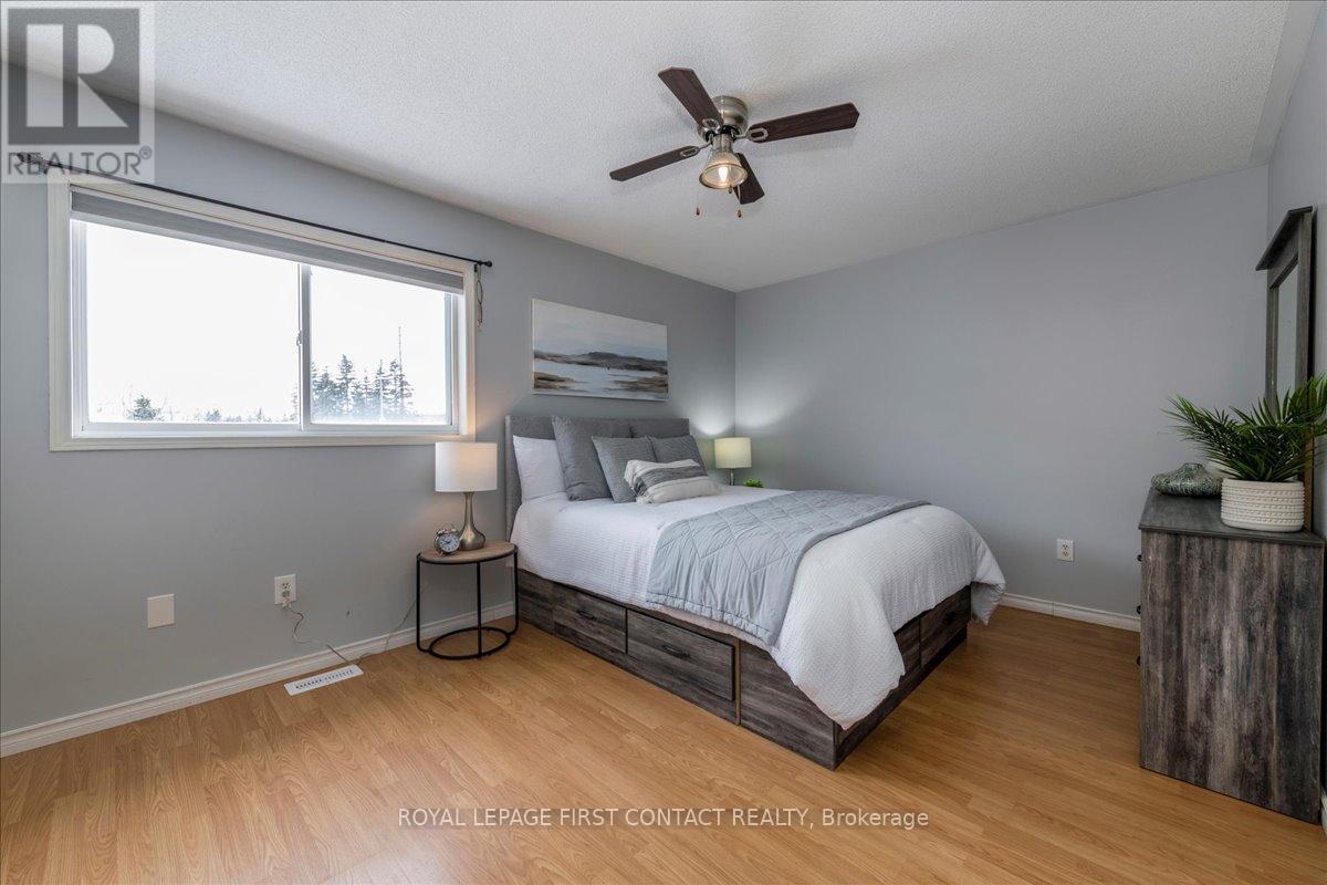 












68 DRAPER CRESCENT

,
Barrie,




Ontario
L4N6B1

