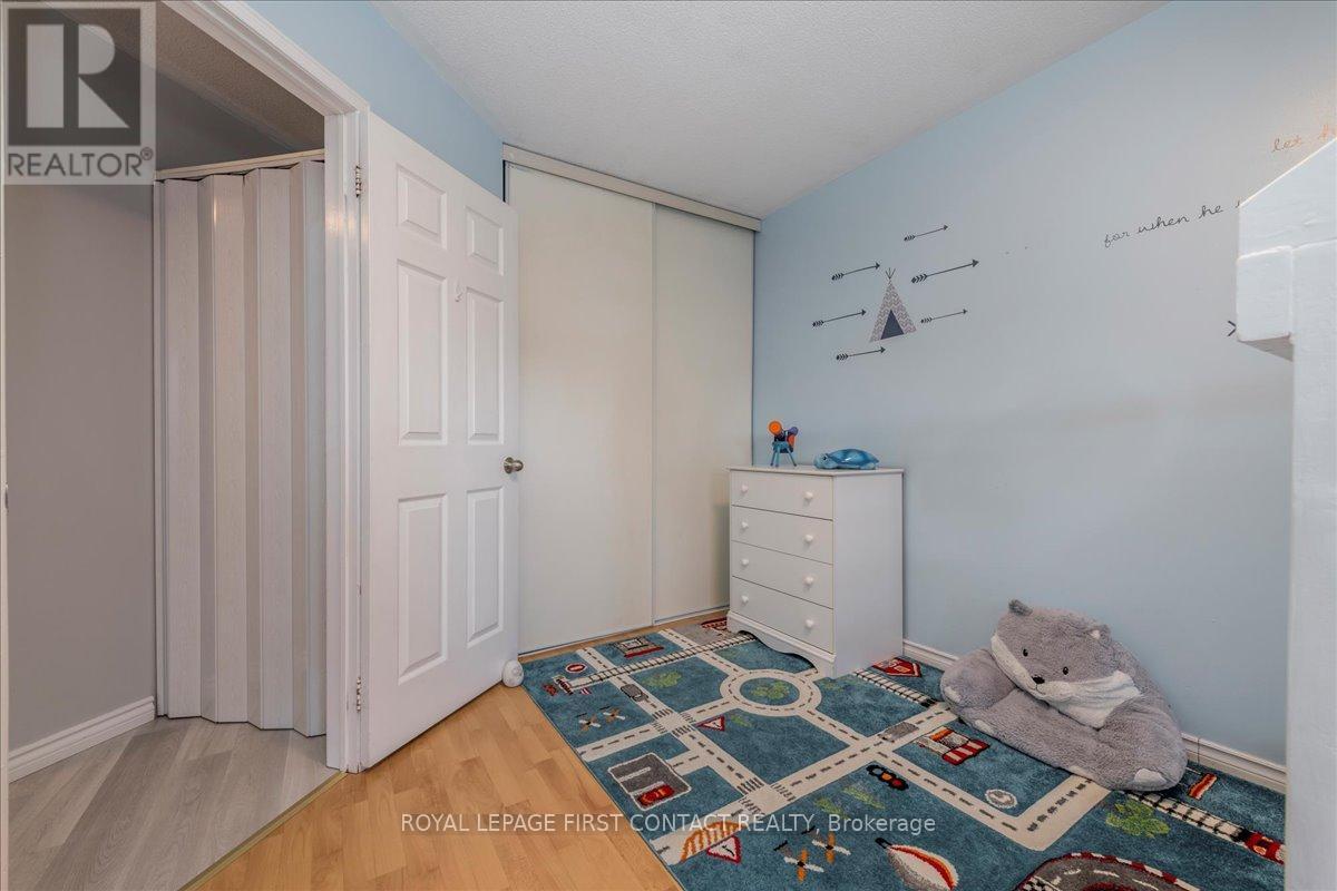 












68 DRAPER CRESCENT

,
Barrie,




Ontario
L4N6B1

