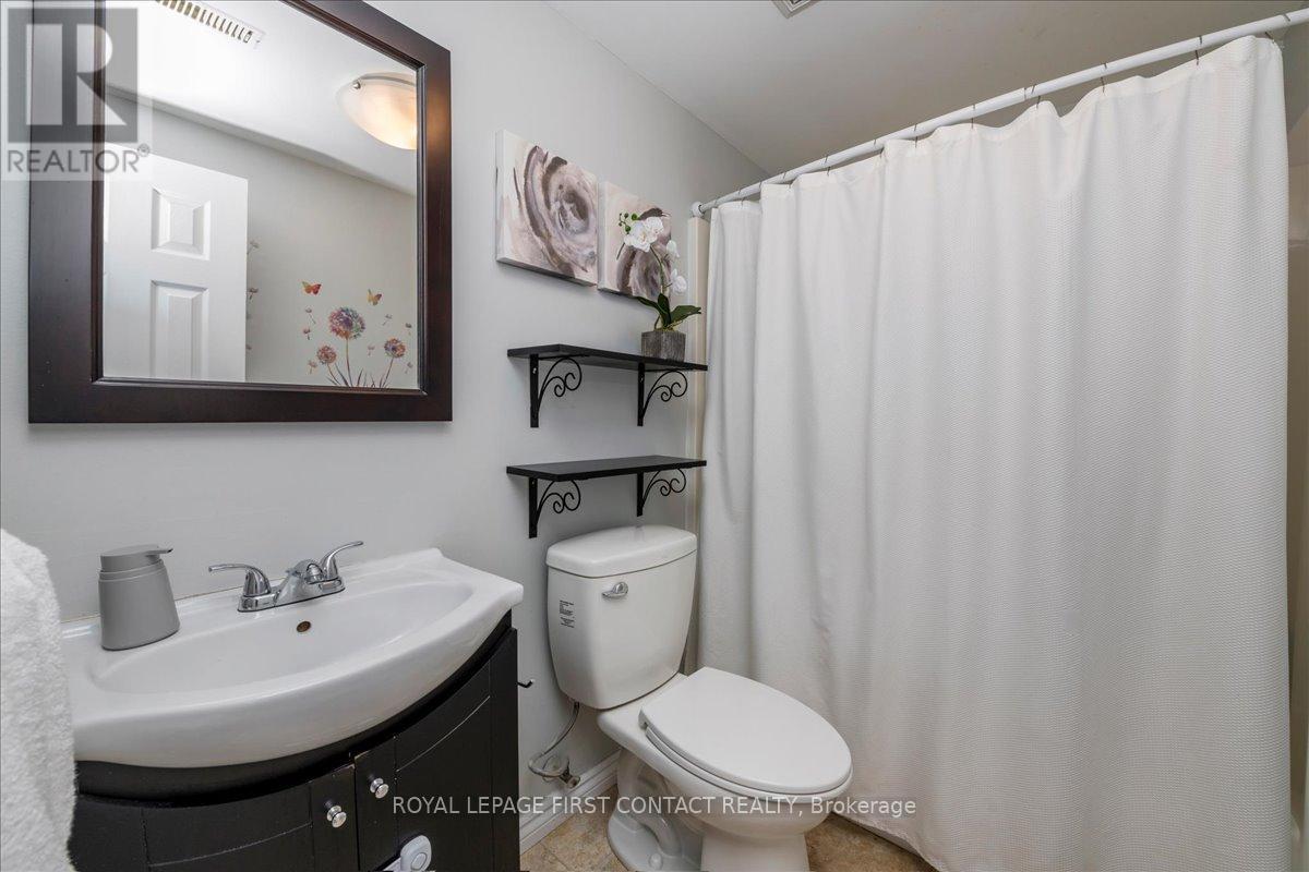 












68 DRAPER CRESCENT

,
Barrie,




Ontario
L4N6B1

