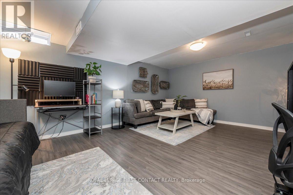 












68 DRAPER CRESCENT

,
Barrie,




Ontario
L4N6B1

