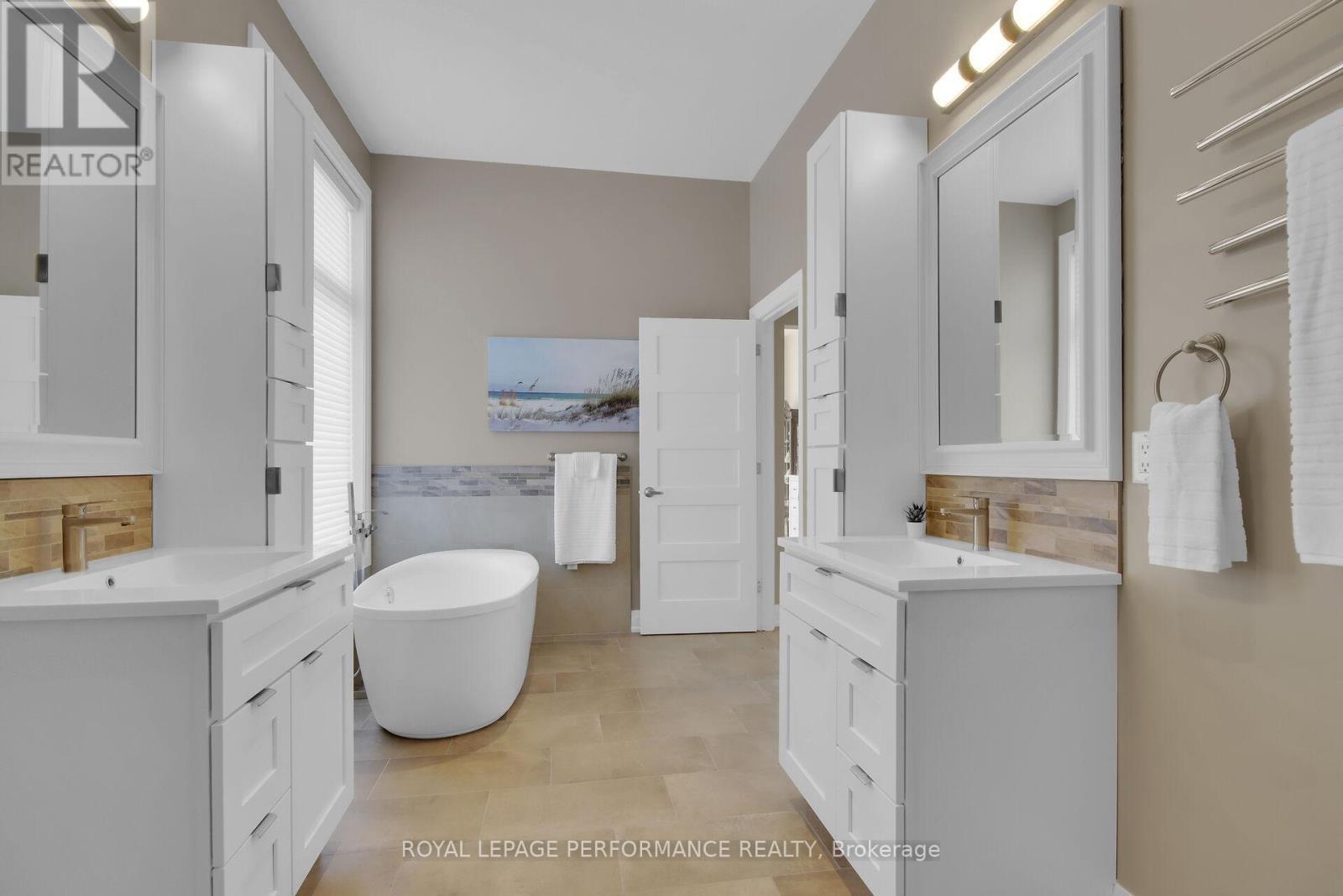 












7412 BLUE WATER CRESCENT

,
Ottawa,




Ontario
K4P0C8

