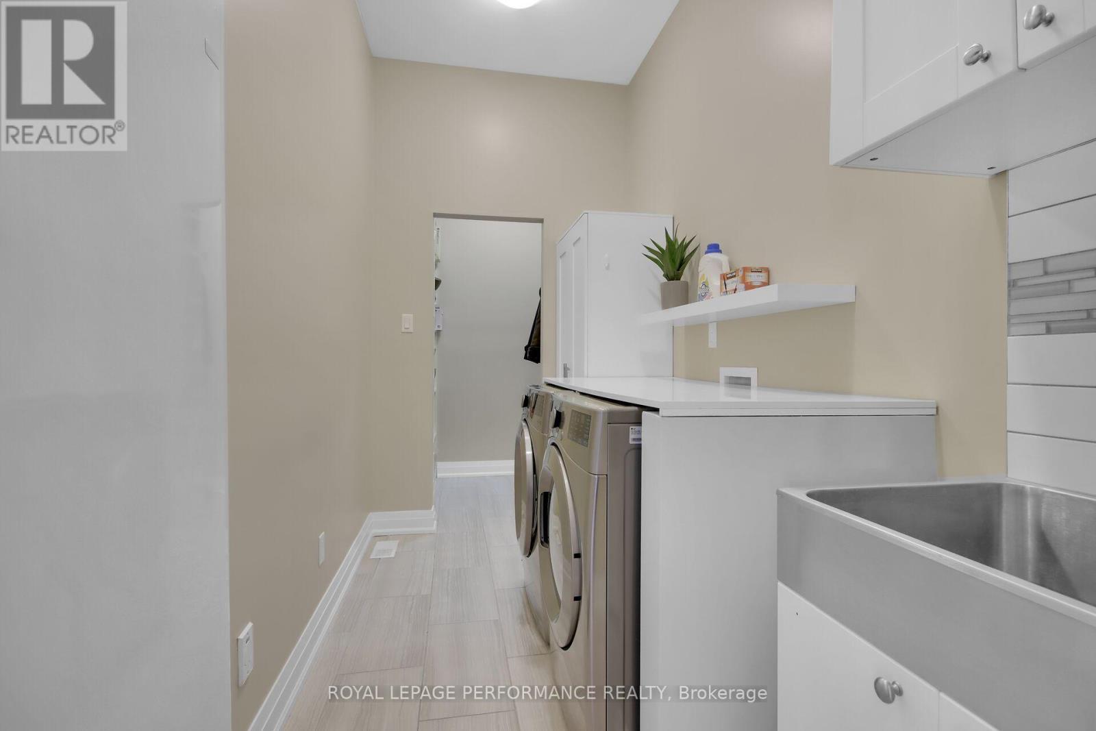 












7412 BLUE WATER CRESCENT

,
Ottawa,




Ontario
K4P0C8

