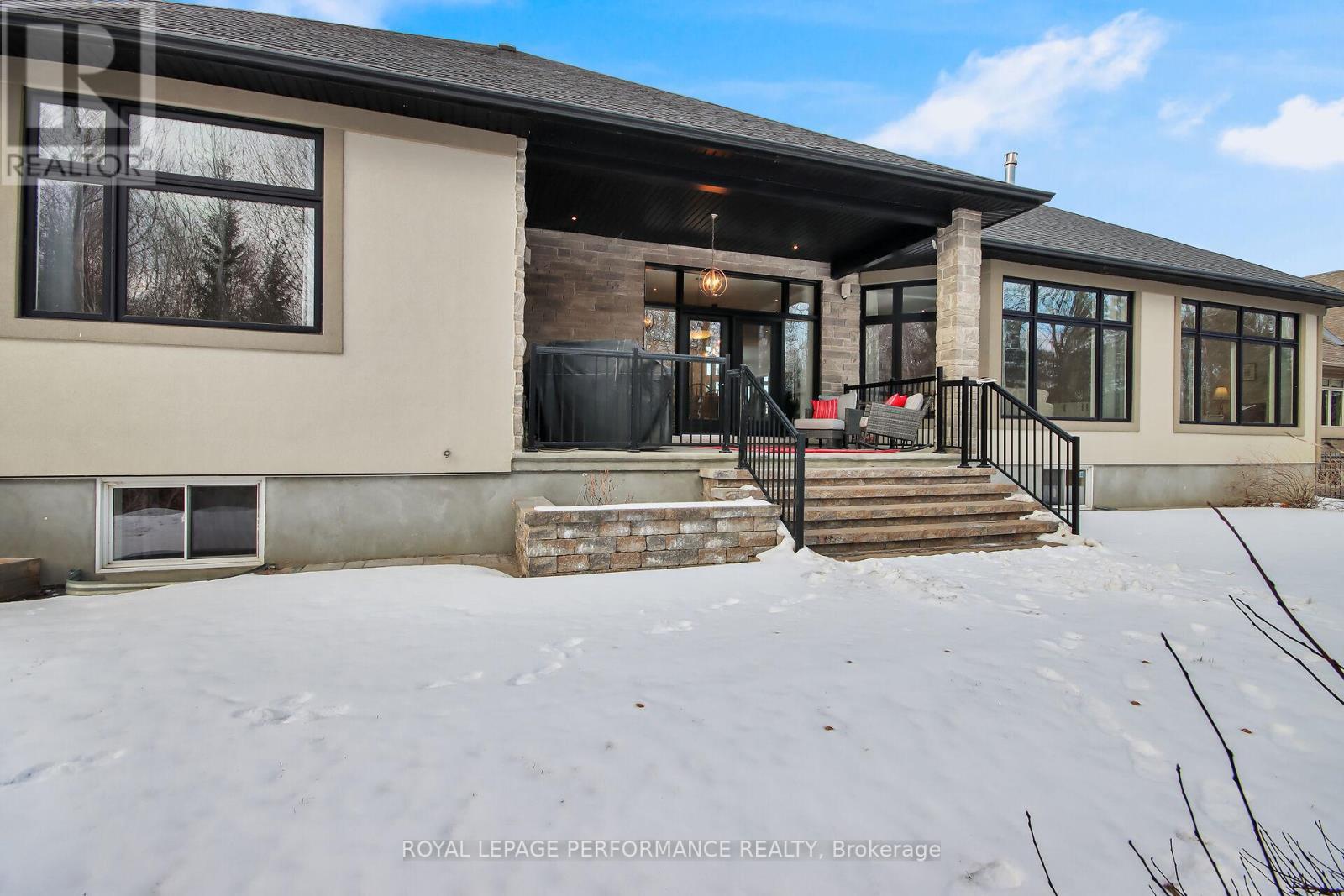 












7412 BLUE WATER CRESCENT

,
Ottawa,




Ontario
K4P0C8

