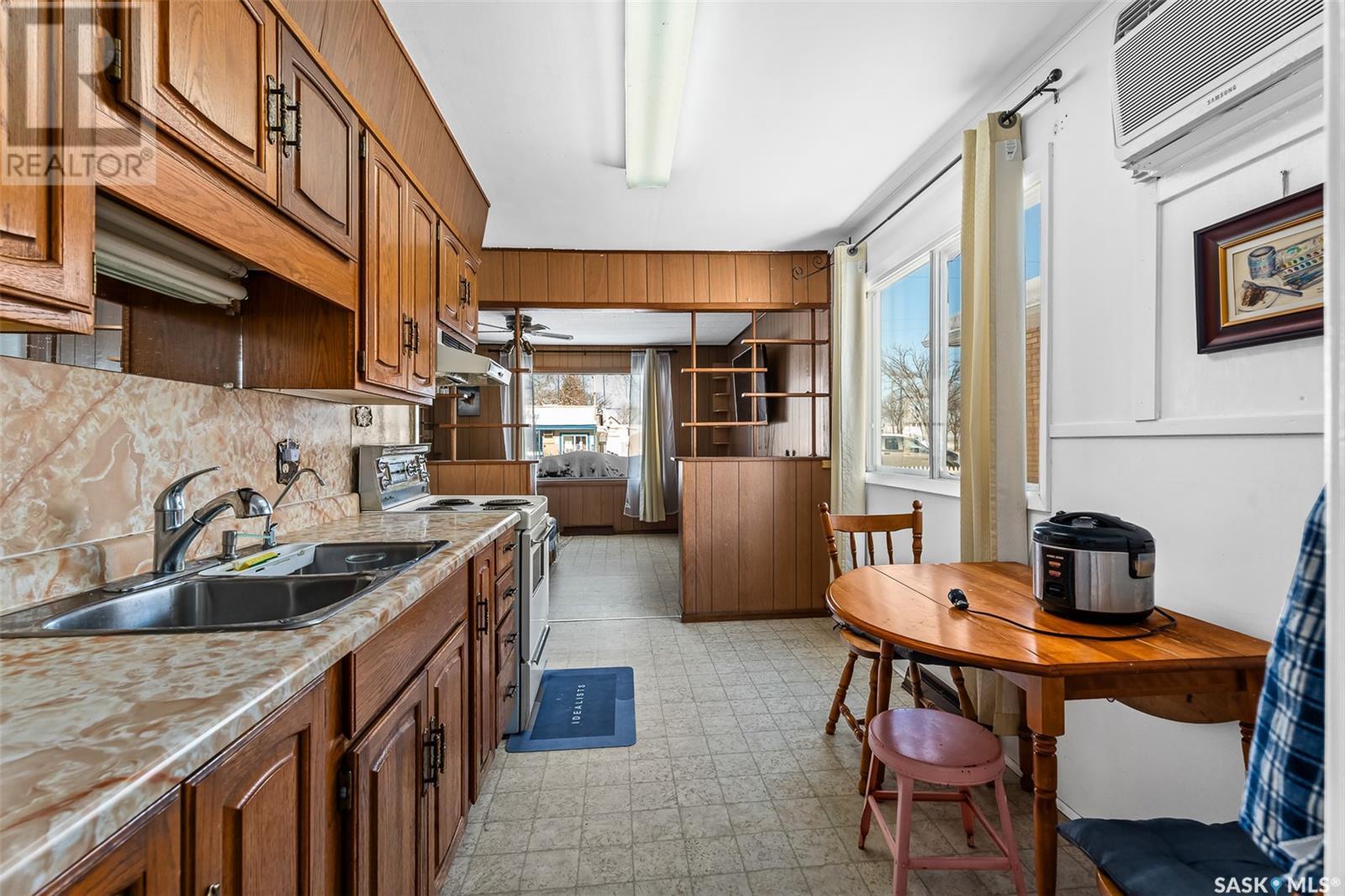 












845 Athabasca STREET E

,
Moose Jaw,




Saskatchewan
S6H0M6

