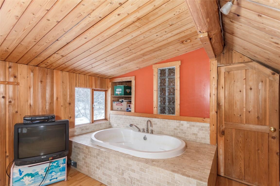 









692


North Fork

Road,
Cherryville,




BC
V0E 2G3

