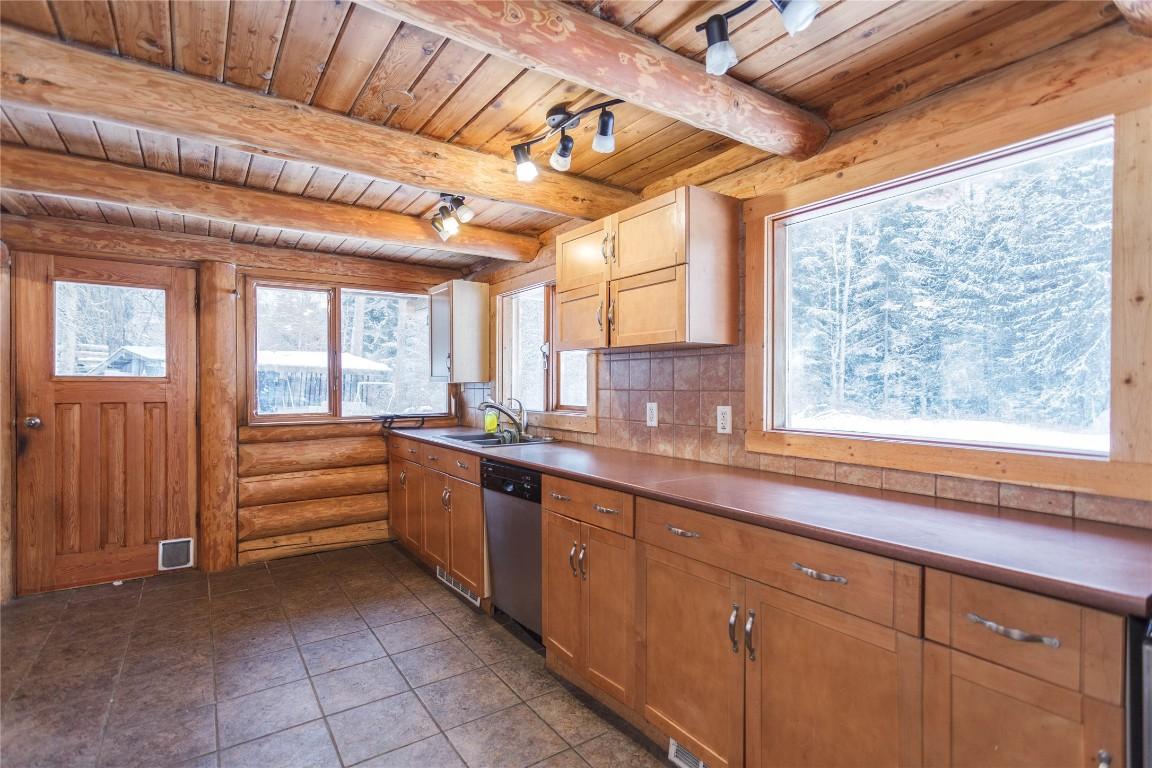 









692


North Fork

Road,
Cherryville,




BC
V0E 2G3

